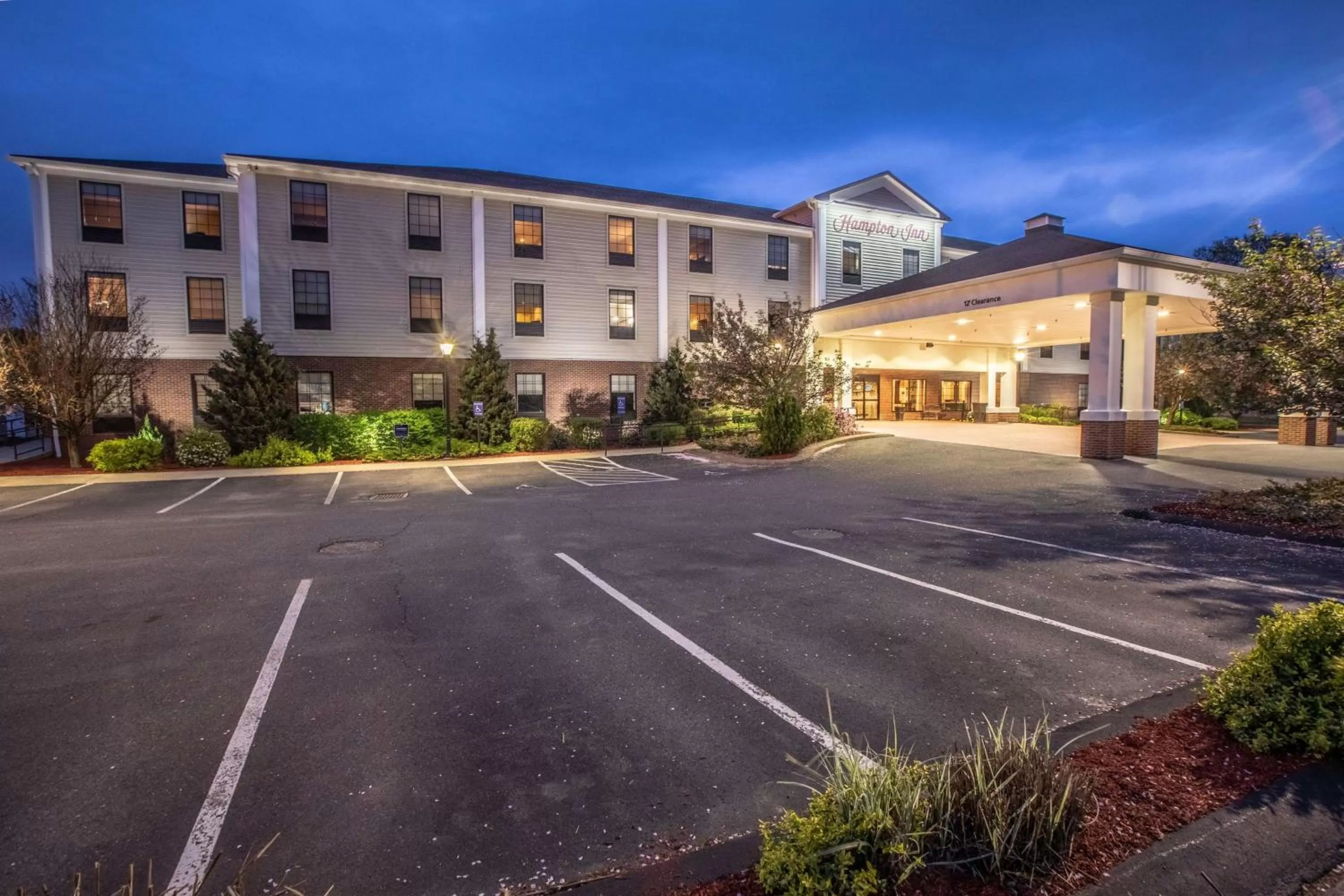 Property building in Hampton Inn Hadley-Amherst Area