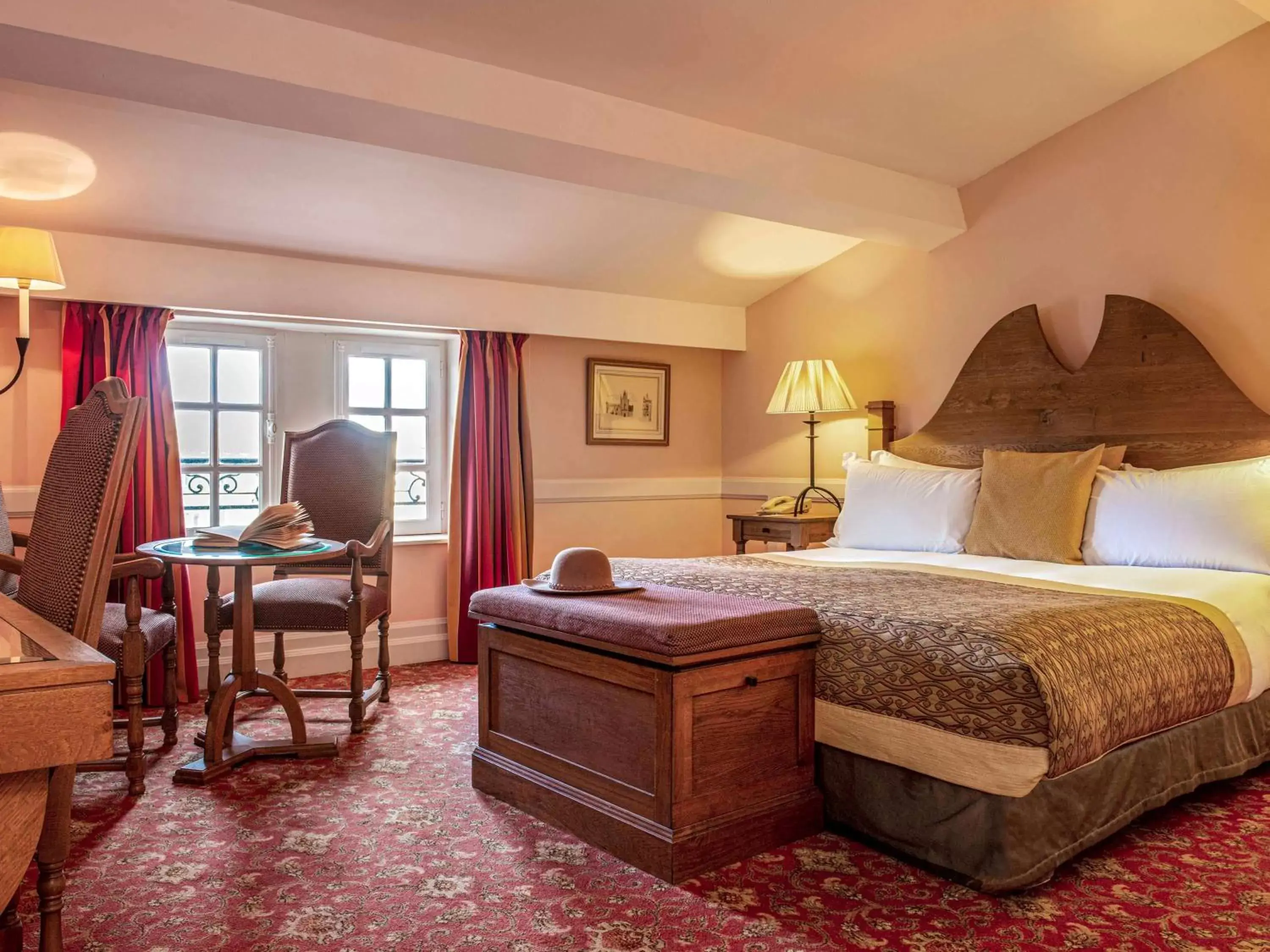 Bedroom in Hotel de la Cité & Spa MGallery