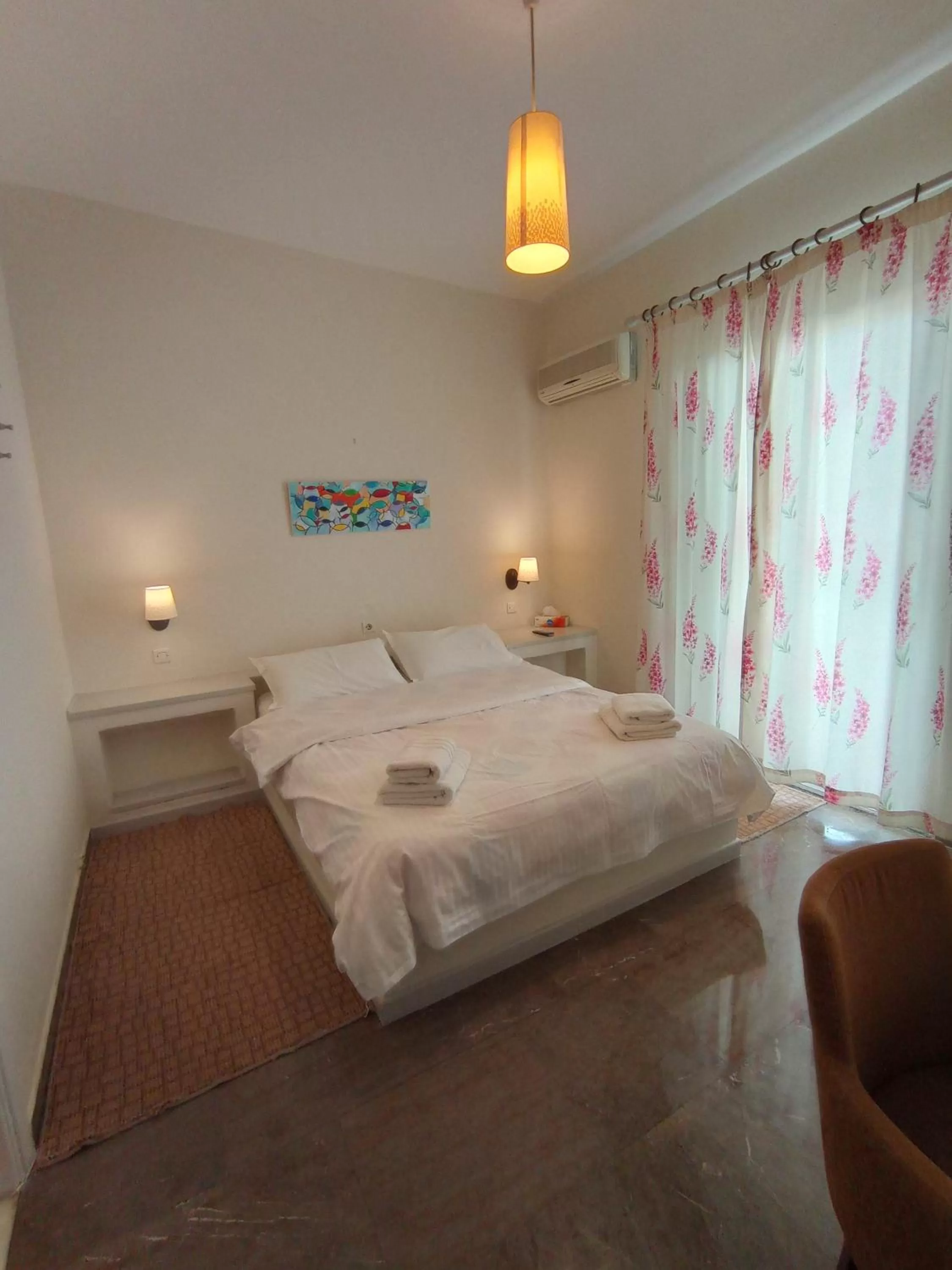 Photo of the whole room, Bed in Zoe Pension