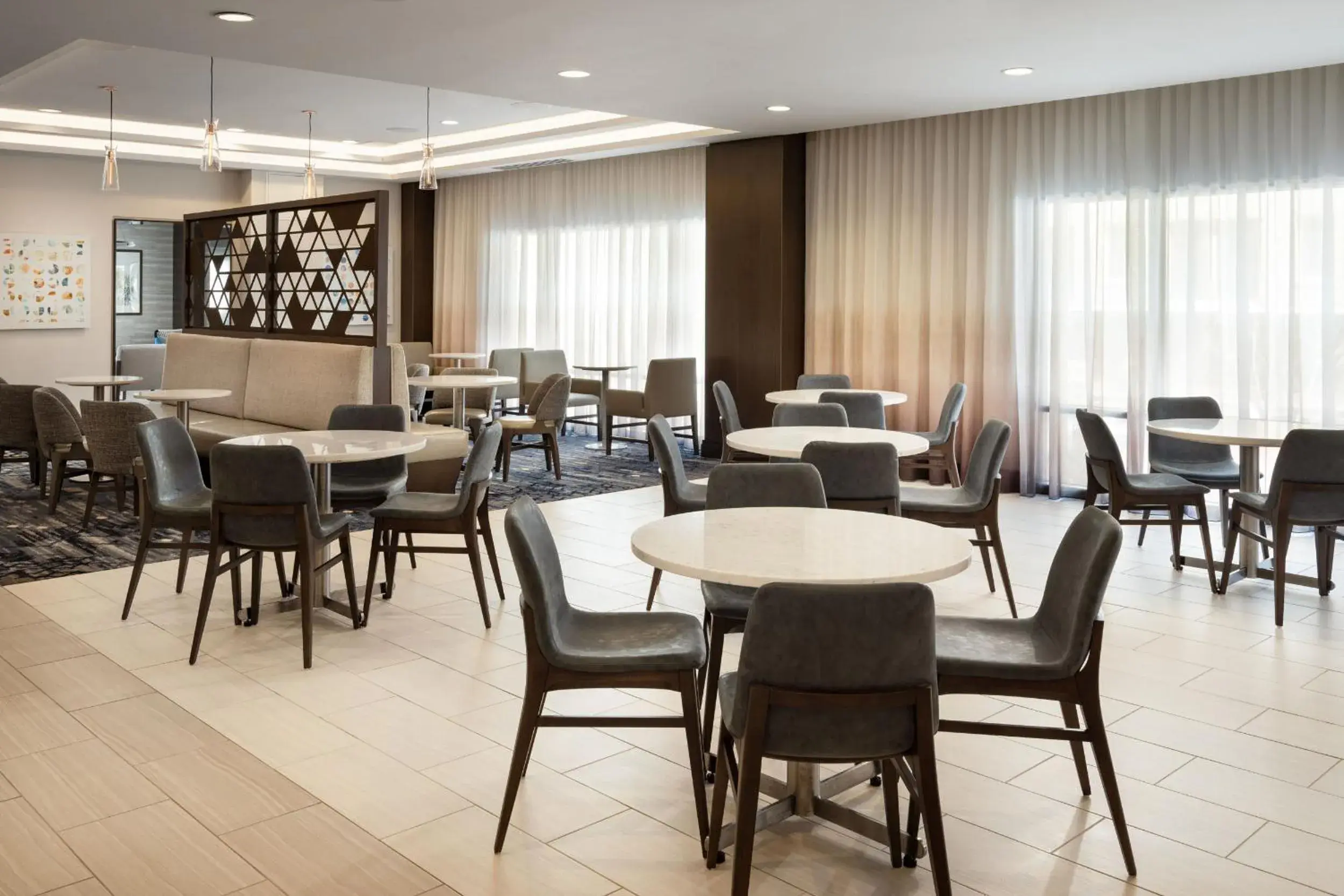 Restaurant/Places to Eat in Residence Inn by Marriott Oakland Downtown