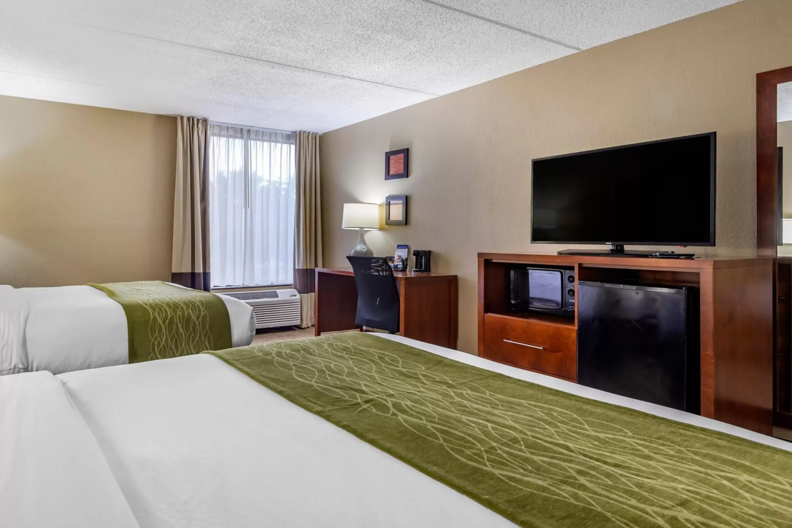 Bed in Comfort Inn Matthews / Charlotte