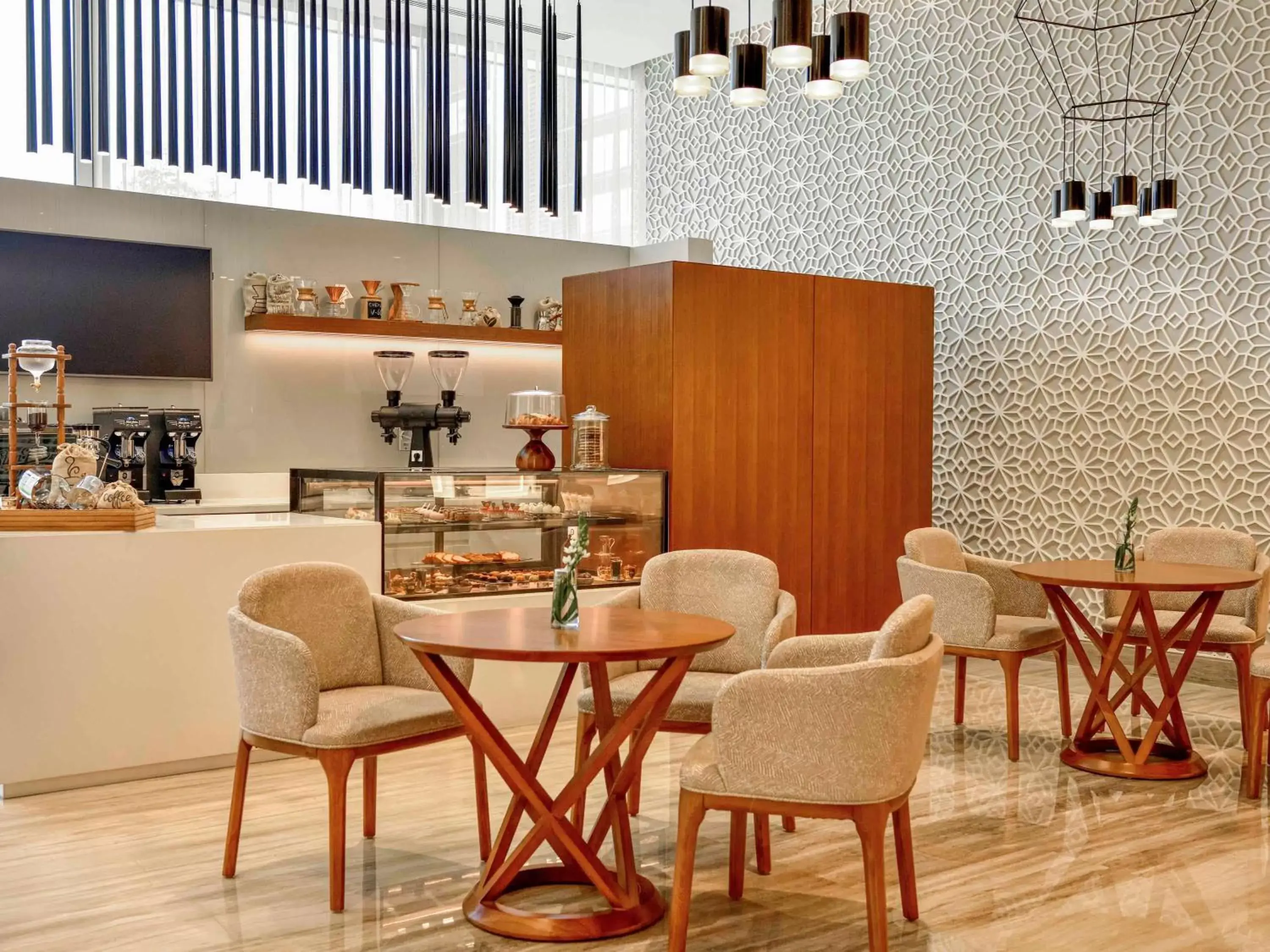 Lounge or bar, Restaurant/Places to Eat in Grand Mercure Dubai