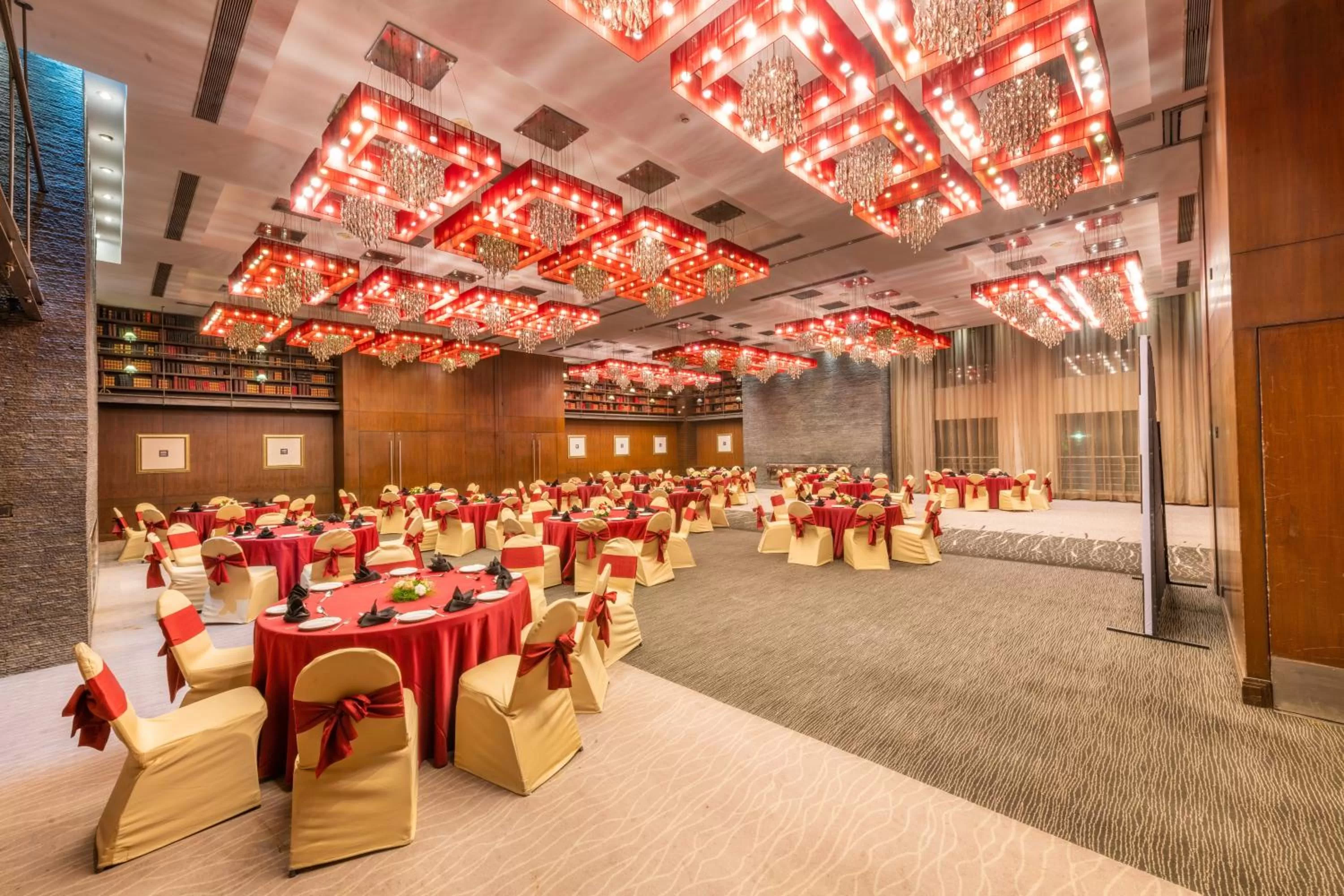 Banquet/Function facilities in O Hotel Pune