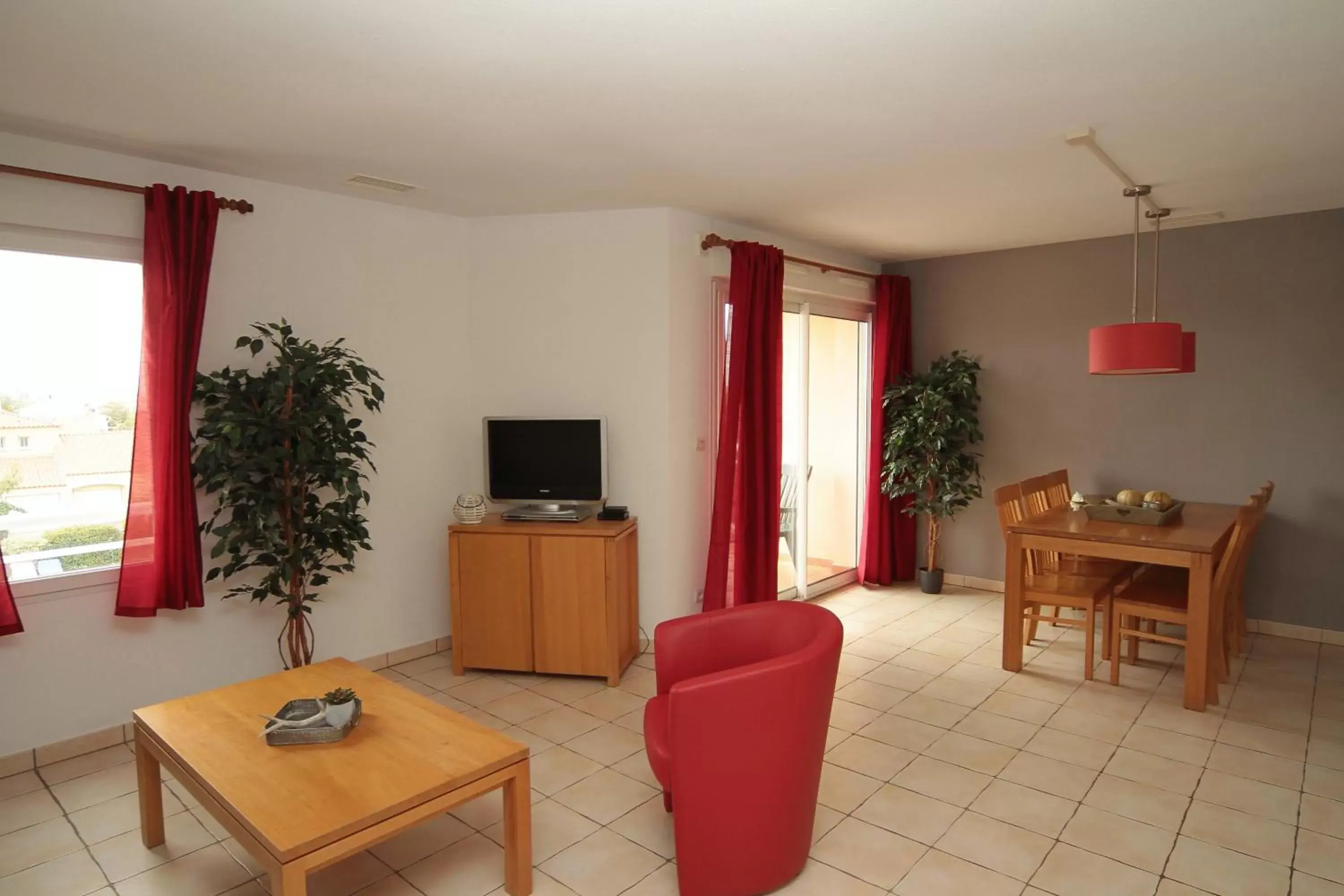 Living room, TV/Entertainment Center in Résidence La Pinède