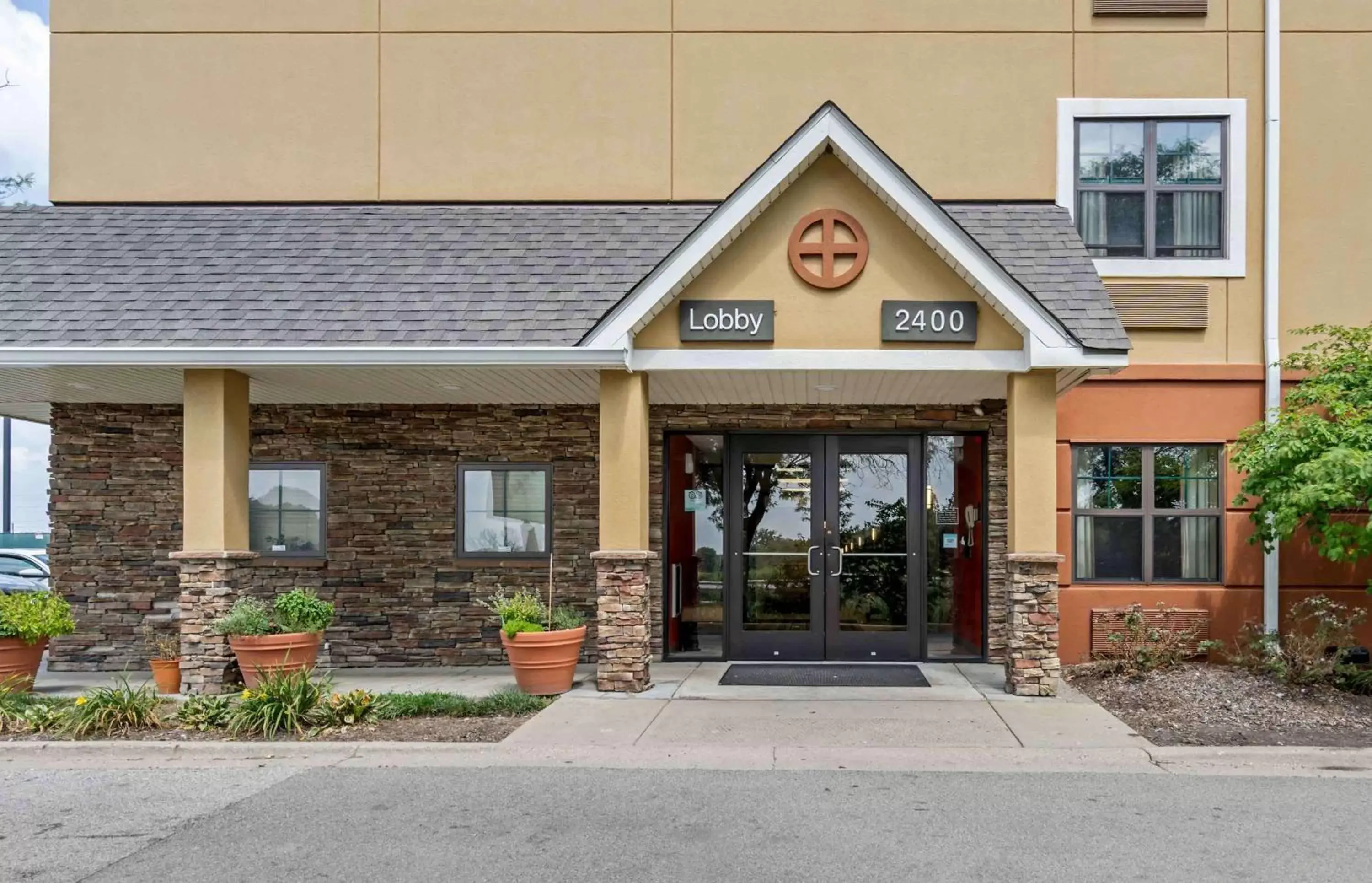 Property building in Extended Stay America Select Suites - Chicago - Rolling Meadows