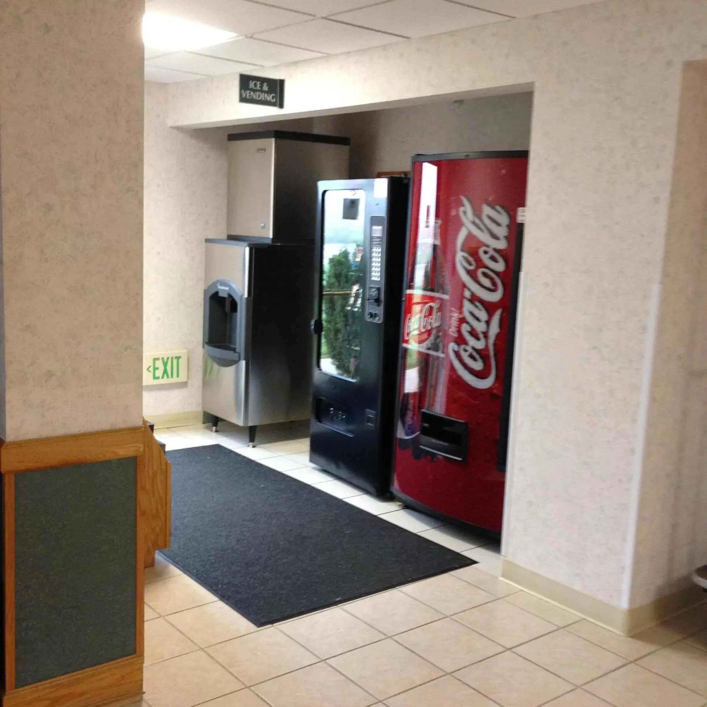 Lobby or reception in Super 8 by Wyndham Gas City Marion Area