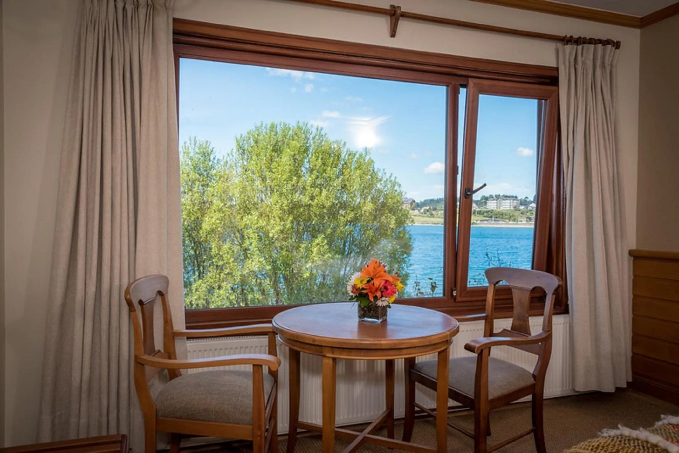 Bedroom in Hotel Cabaña Del Lago Puerto Varas