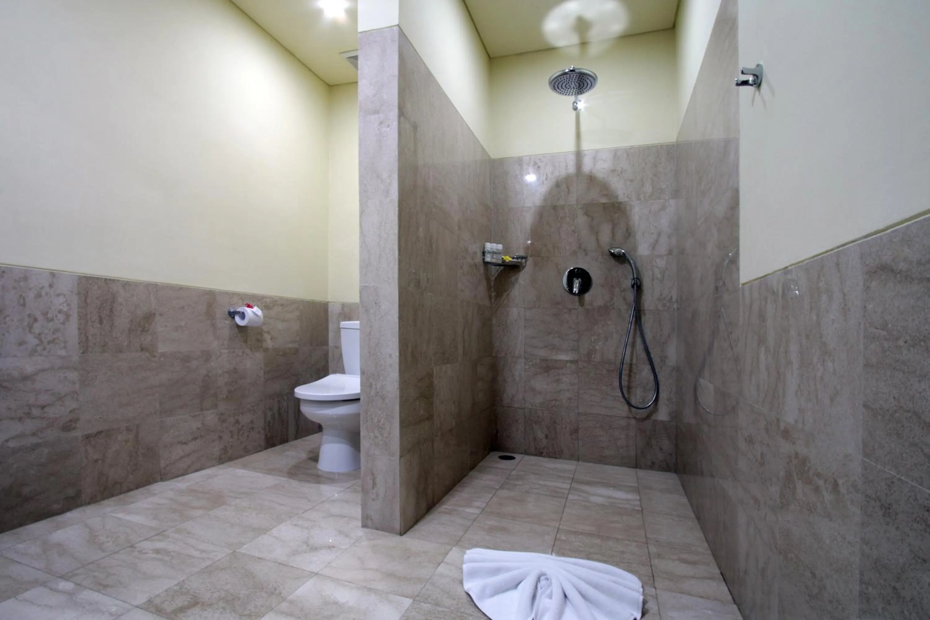 Shower in Byasa Ubud