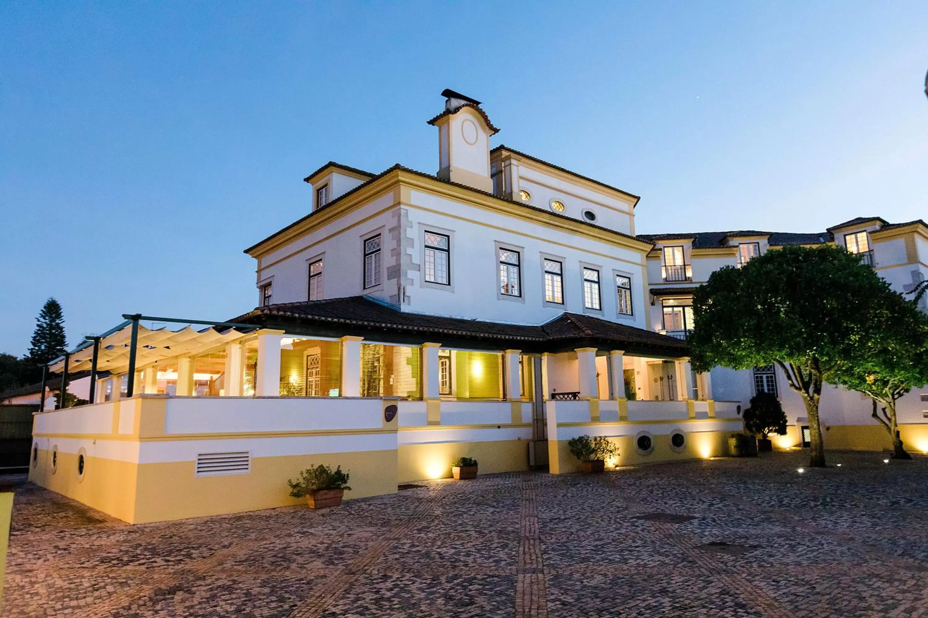 Property building in Hotel Lusitano