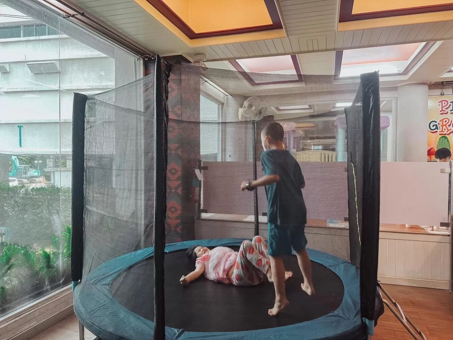 children in Hotel De Khuvieng