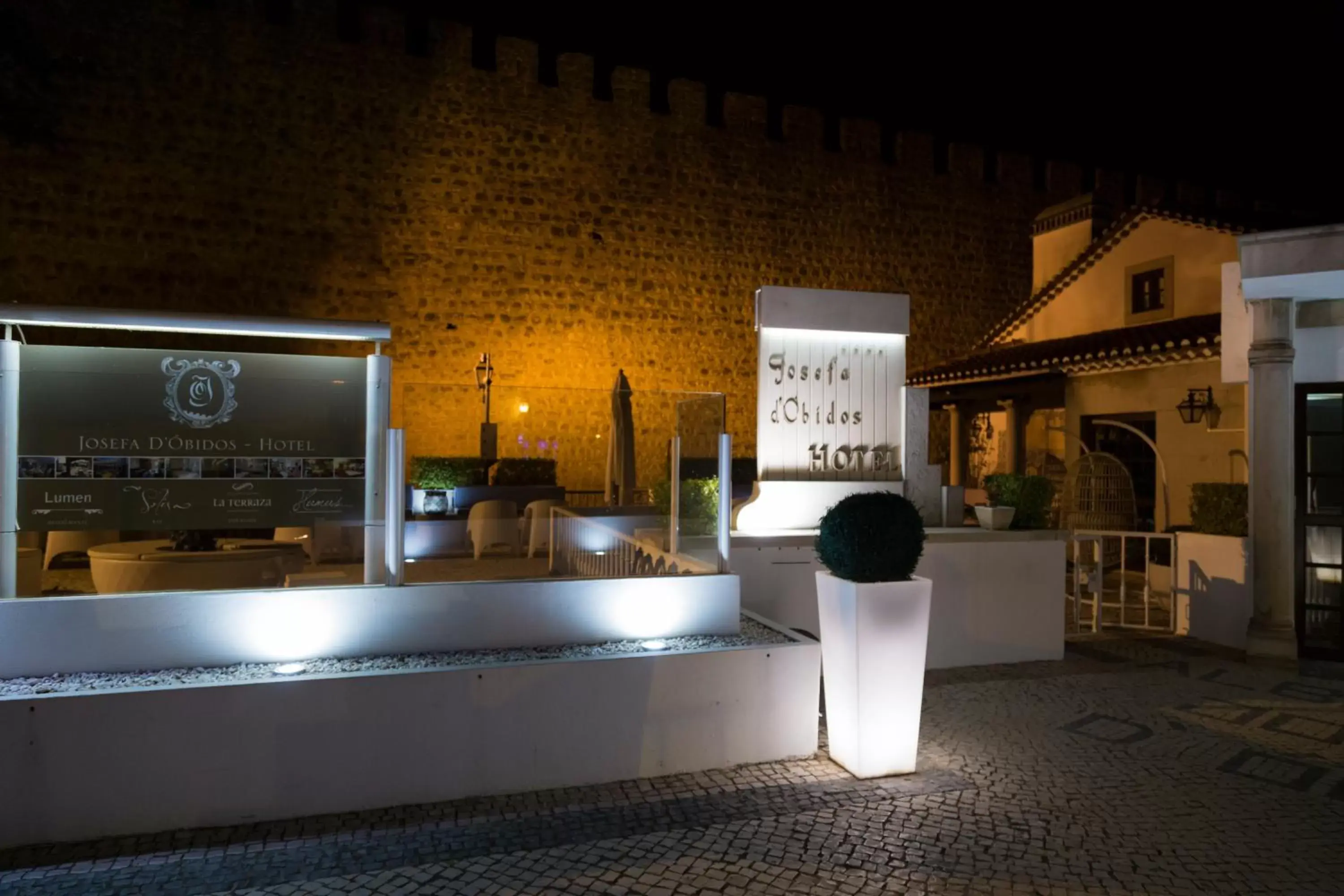 Facade/entrance in Josefa D`Obidos Hotel