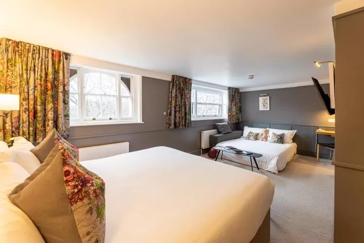 Bedroom, Bed in The Goodenough Hotel London