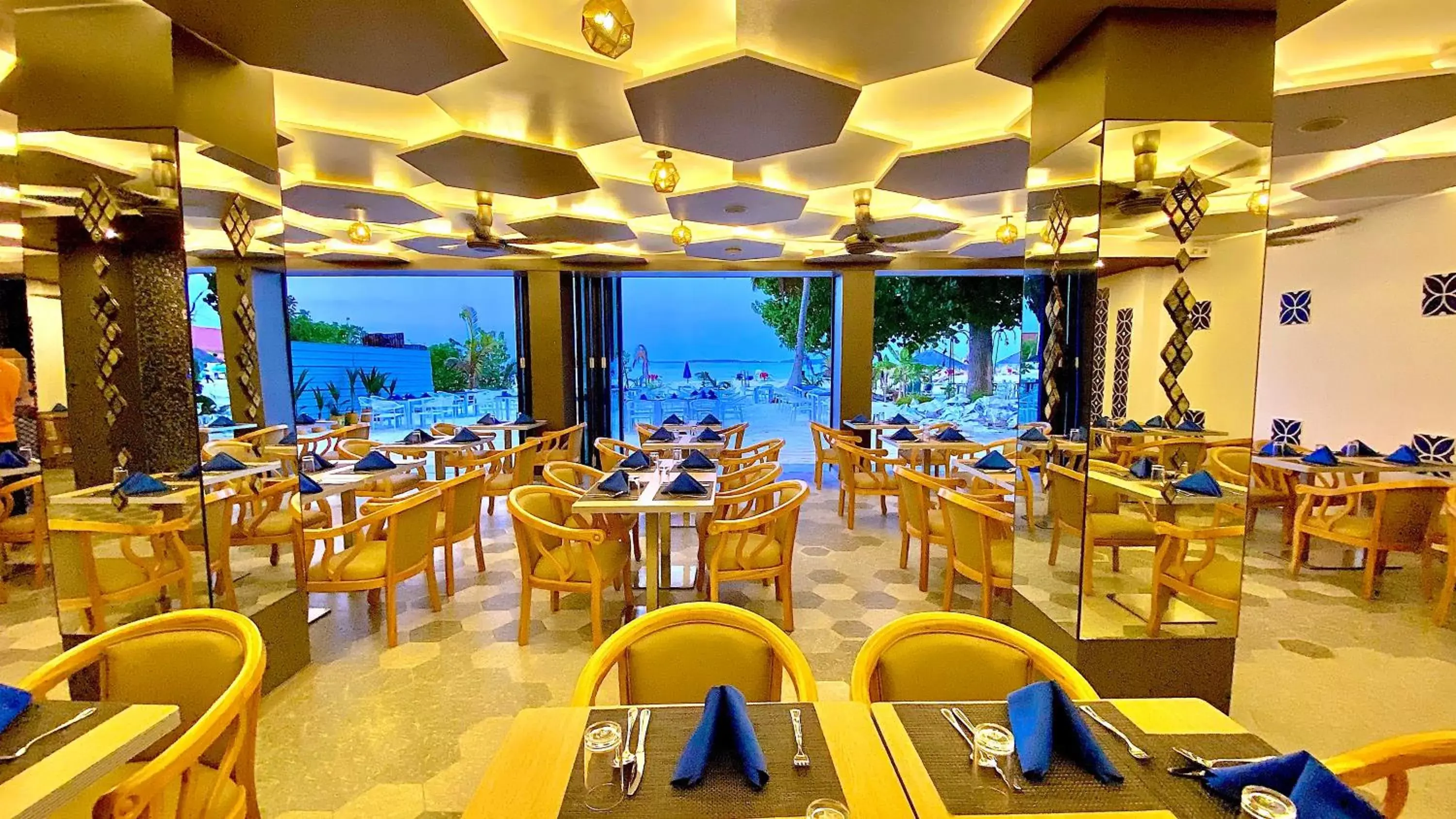 Restaurant/places to eat in Kaani Palm Beach Restaurant/places to eat in Kaani Palm Beach