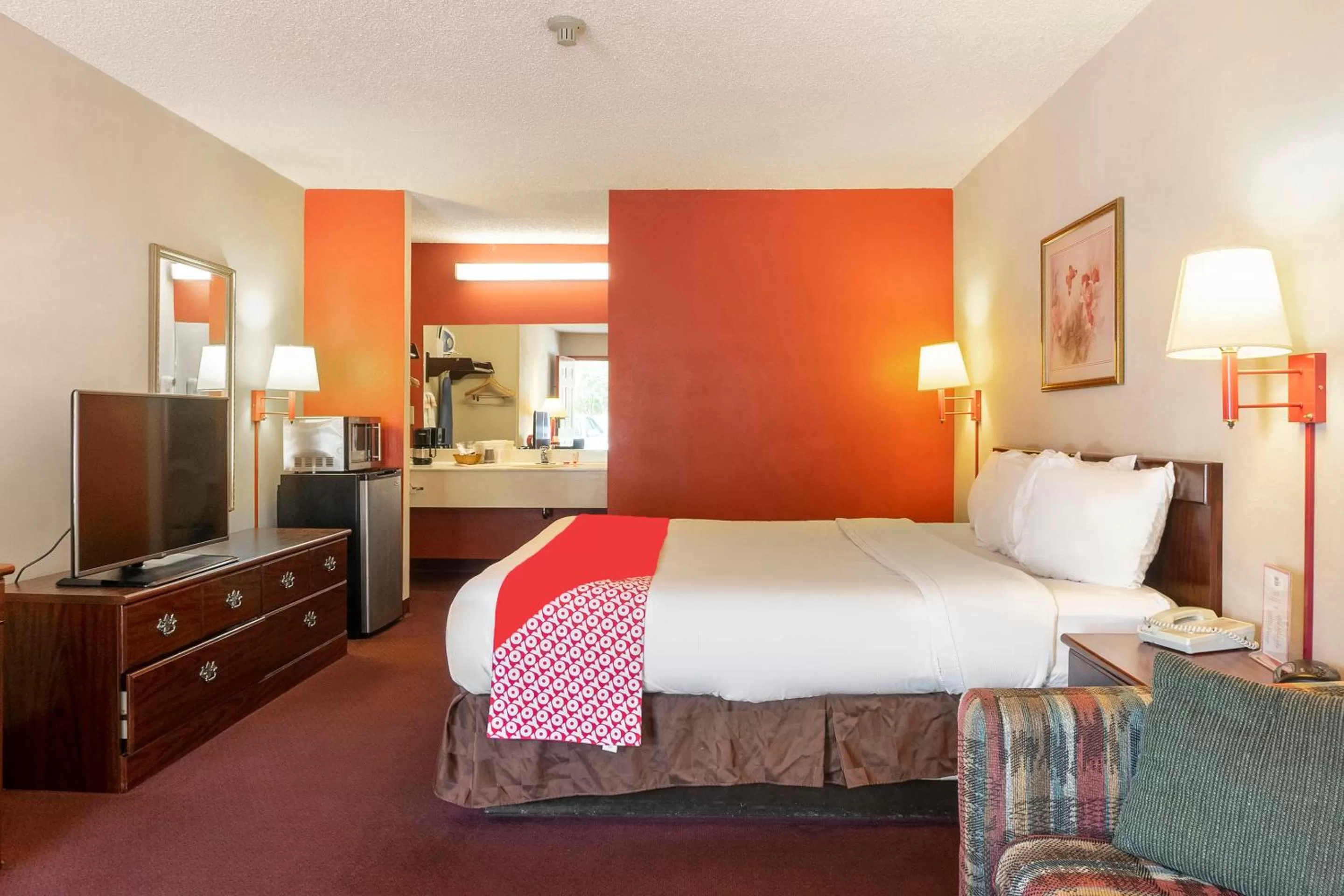 Bedroom, Bed in Days Inn by Wyndham Adairsville
