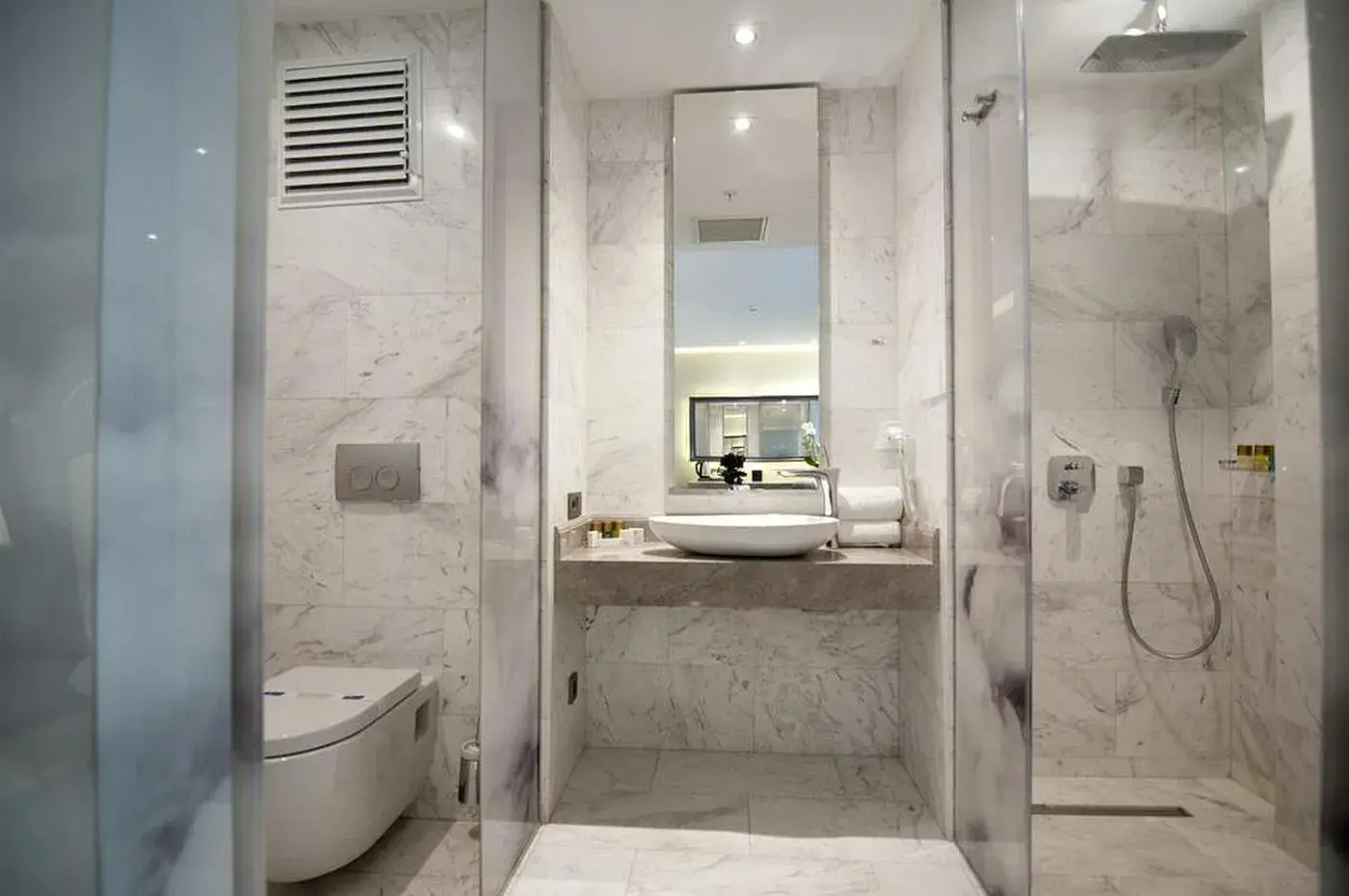 Bathroom in TK Taxim Bosphorus Hotel