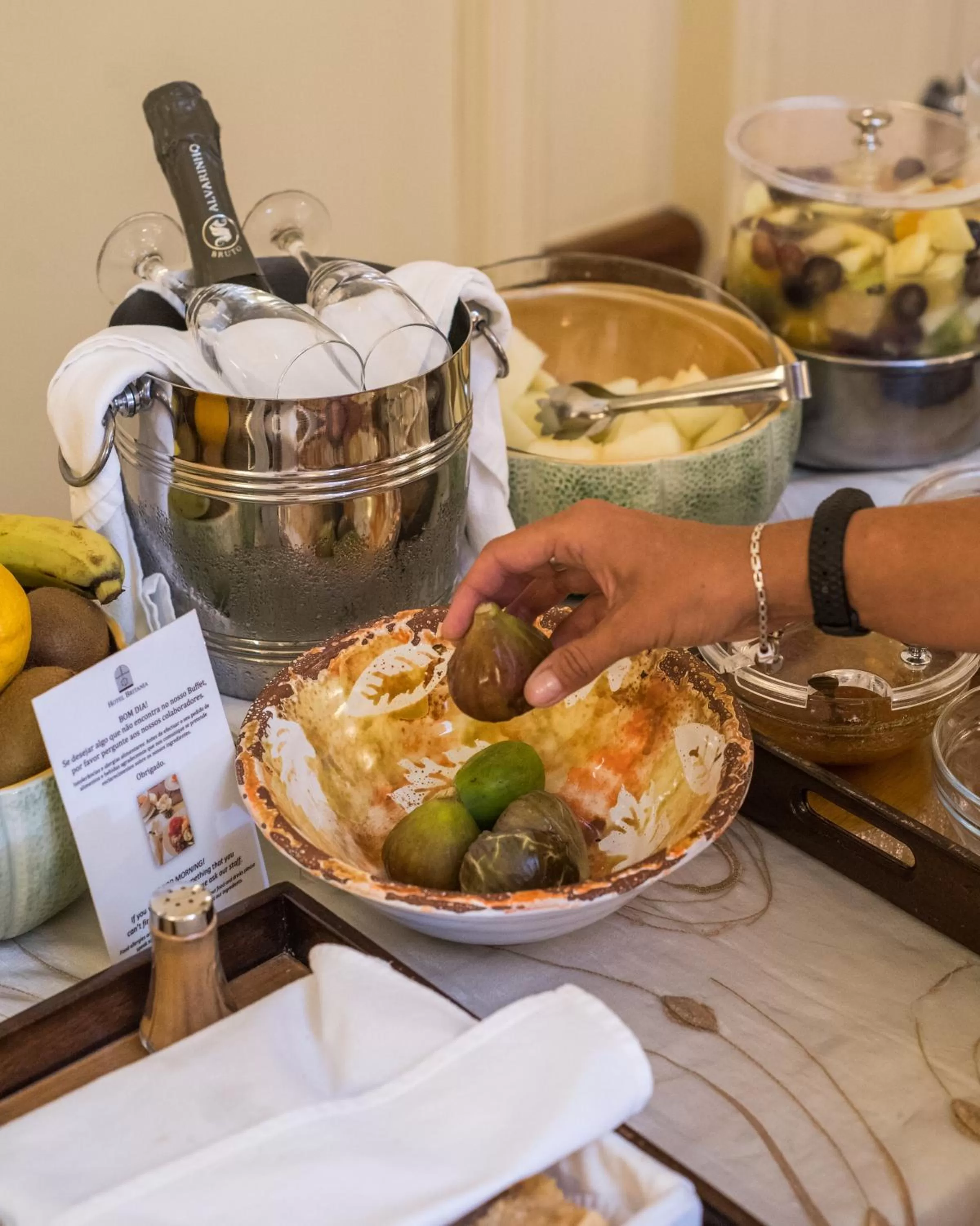 Breakfast in Hotel Britania Art Deco - Lisbon Heritage Collection - Avenida