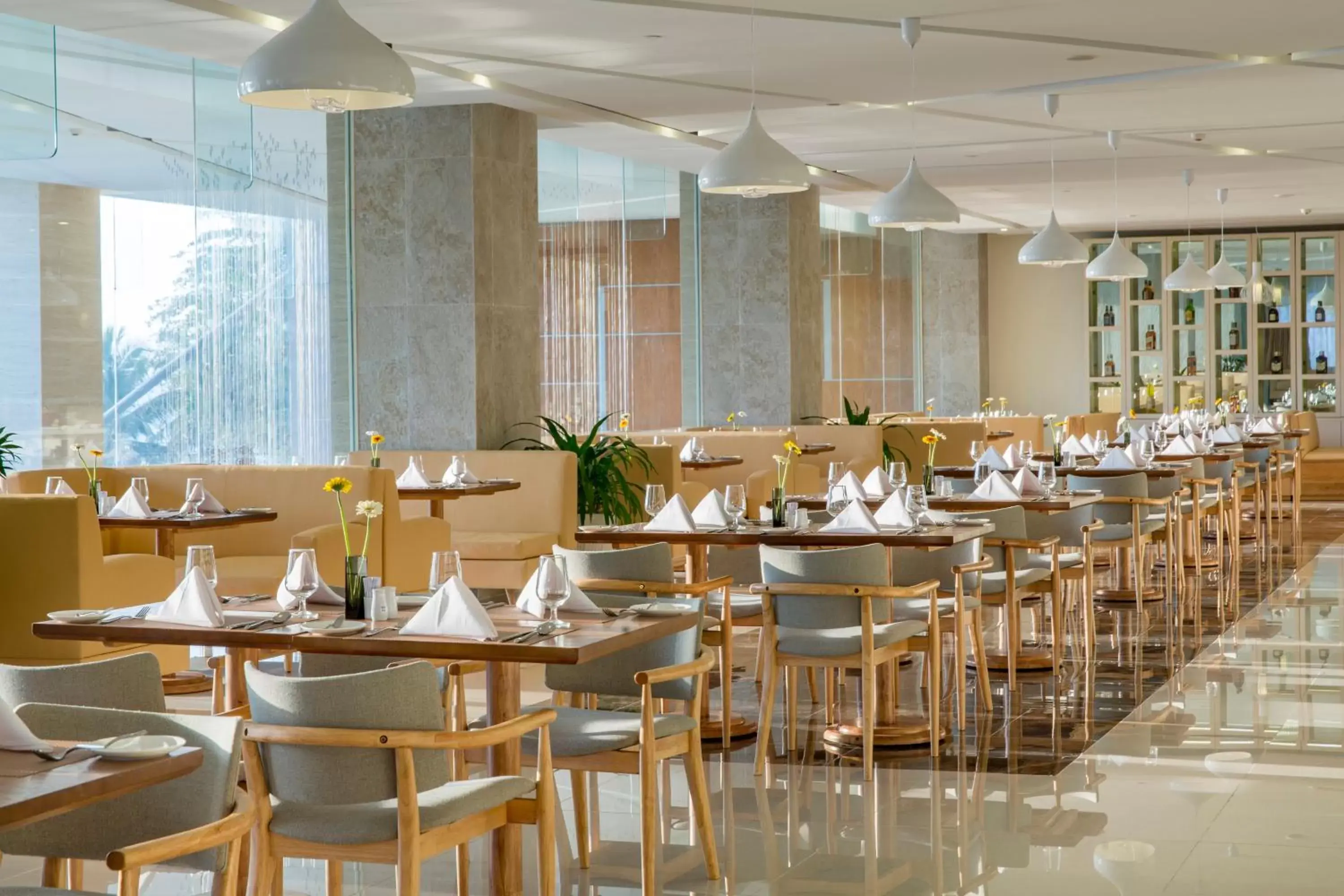 Restaurant/places to eat in Diamond Bay Hotel Restaurant/places to eat in Diamond Bay Hotel