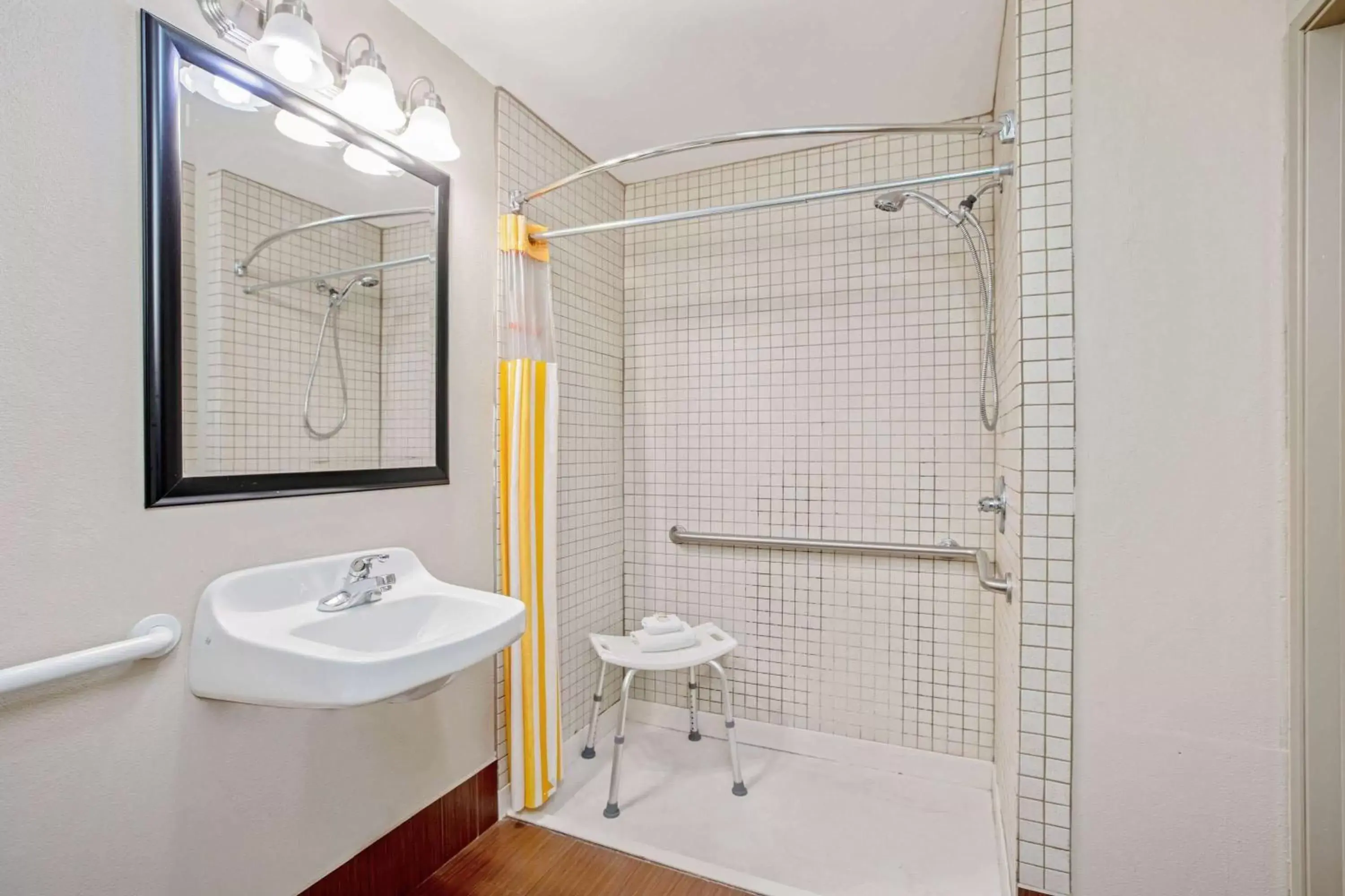 Shower, Bathroom in La Quinta by Wyndham Corpus Christi Airport