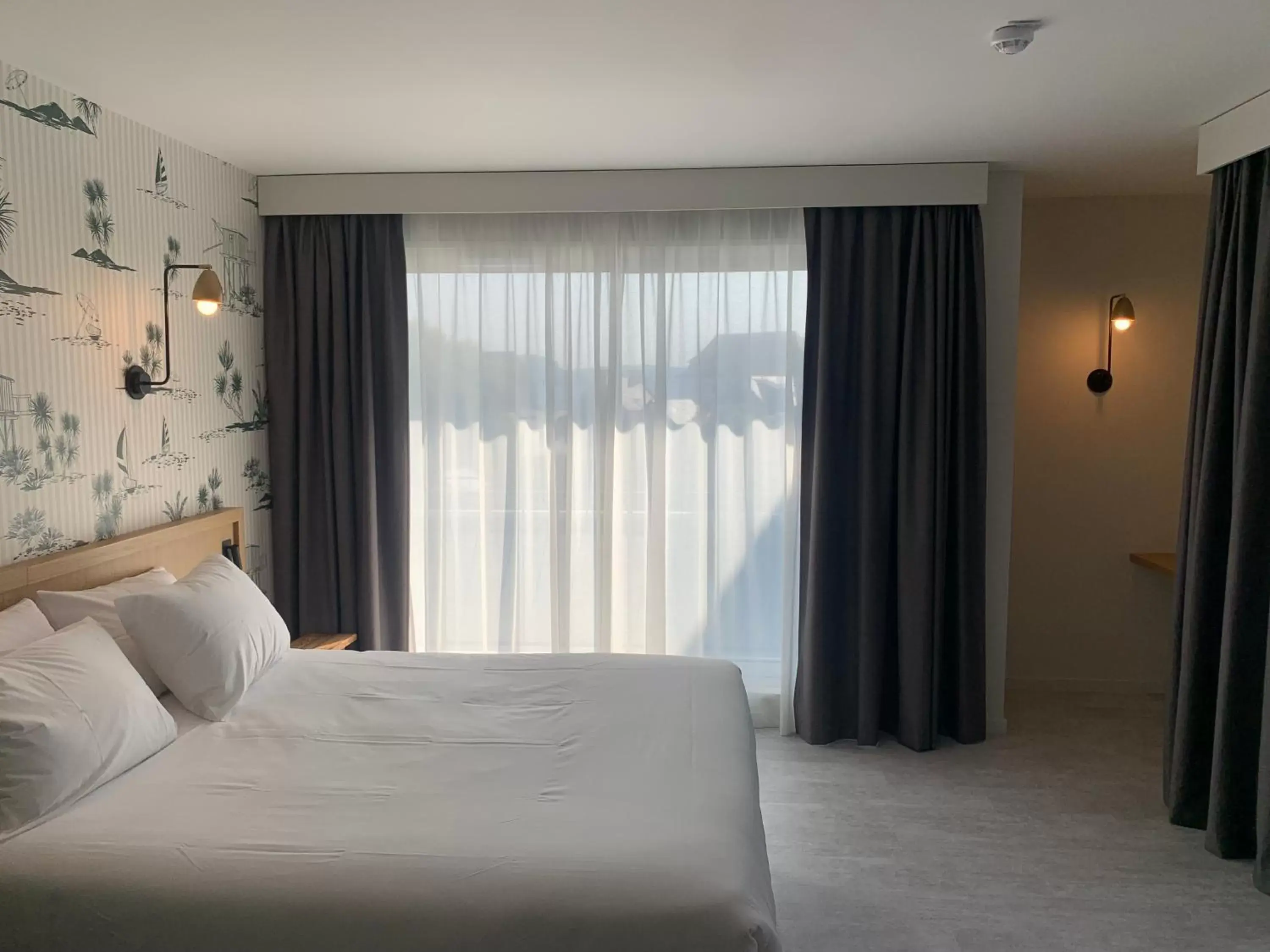 Bedroom, Bed in L'Escale Marine, The Originals Relais
