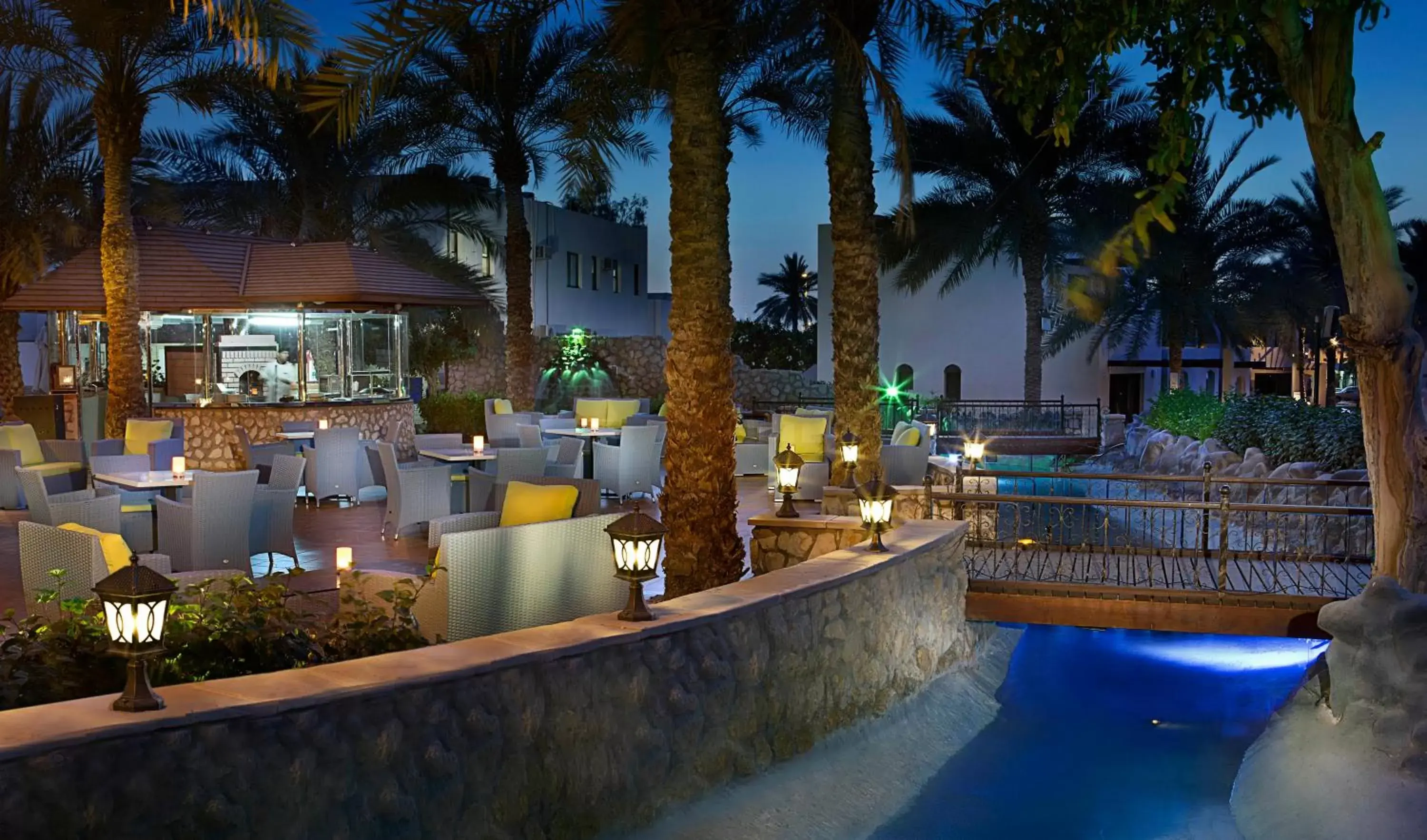 Restaurant/places to eat in Radisson Blu Hotel & Resort, Al Ain