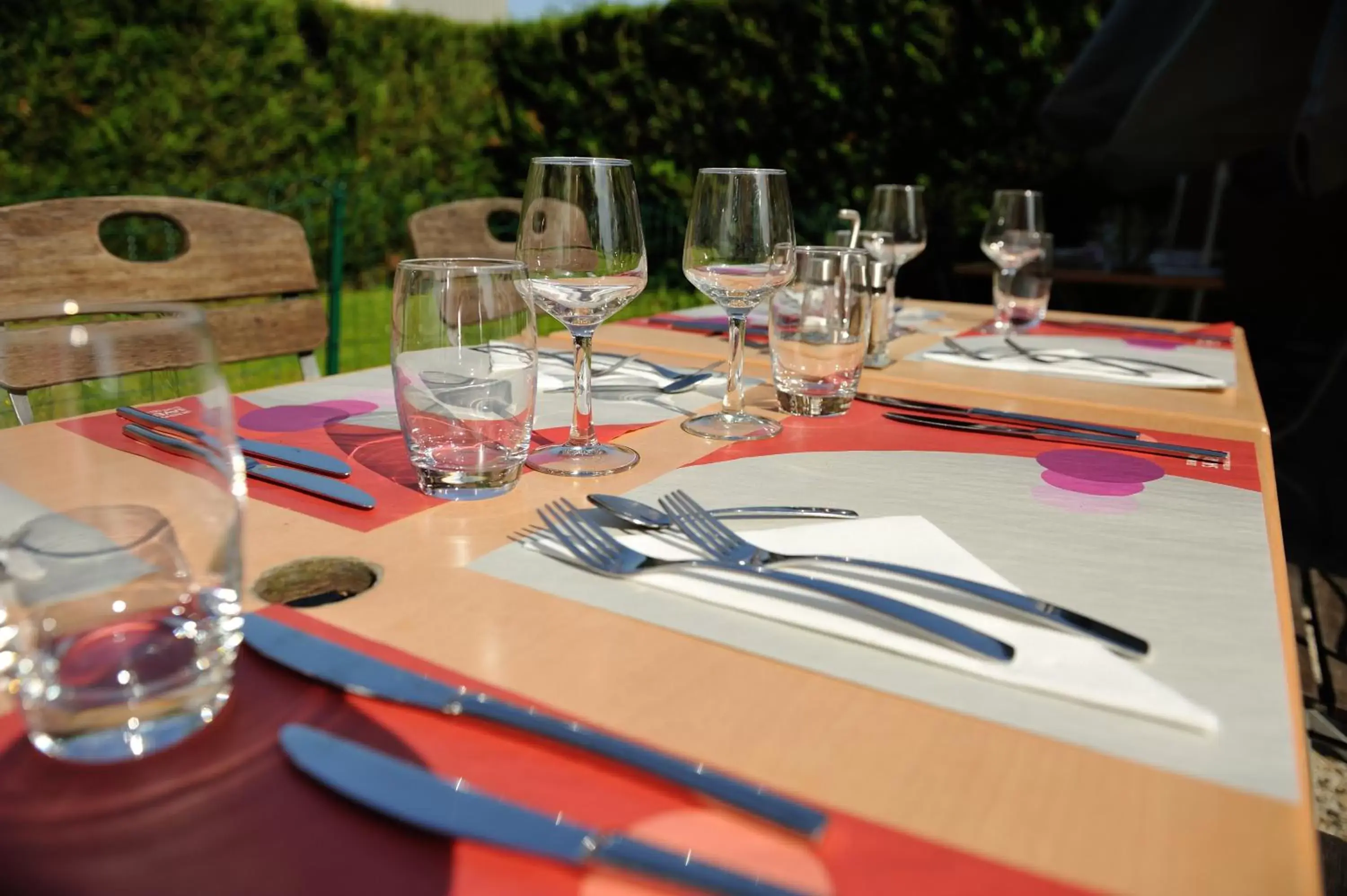 Patio, Restaurant/Places to Eat in Campanile Epinay sur Orge Savigny Sur Orge