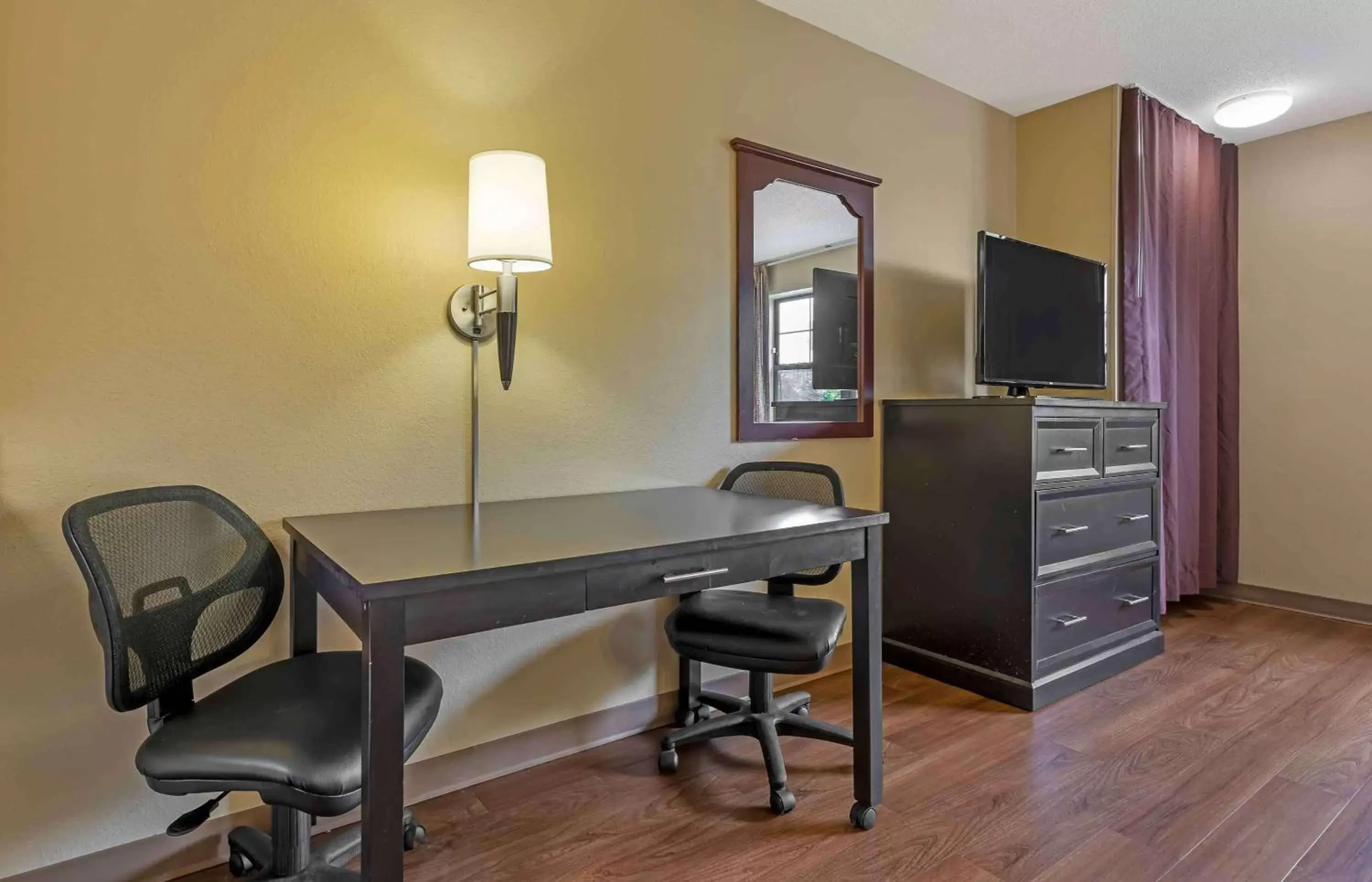 Bedroom, Dining Area in Extended Stay America Suites - Bloomington - Normal