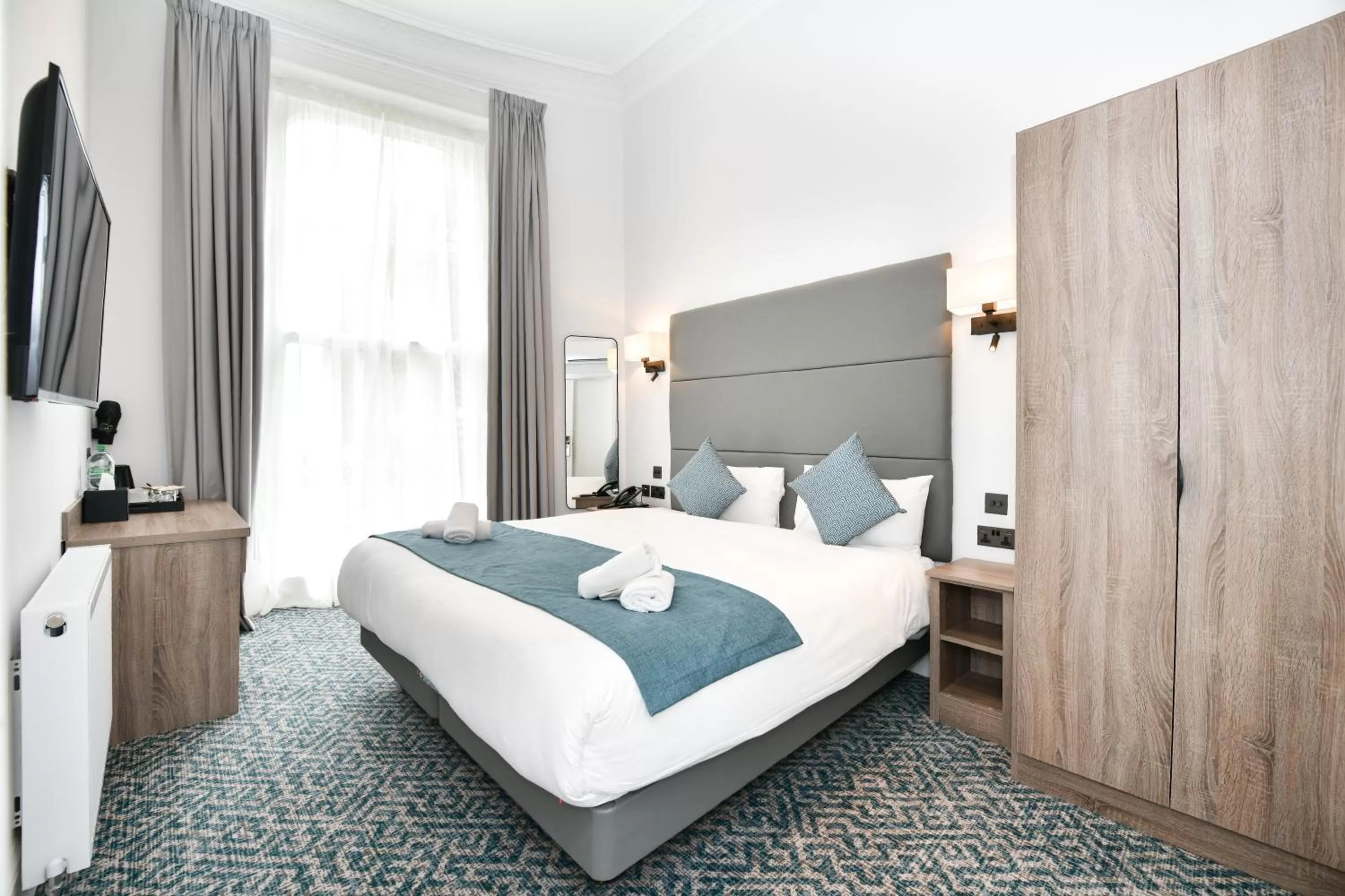 Bedroom, Bed in The J Hyde Park - A Park Avenue Hotel