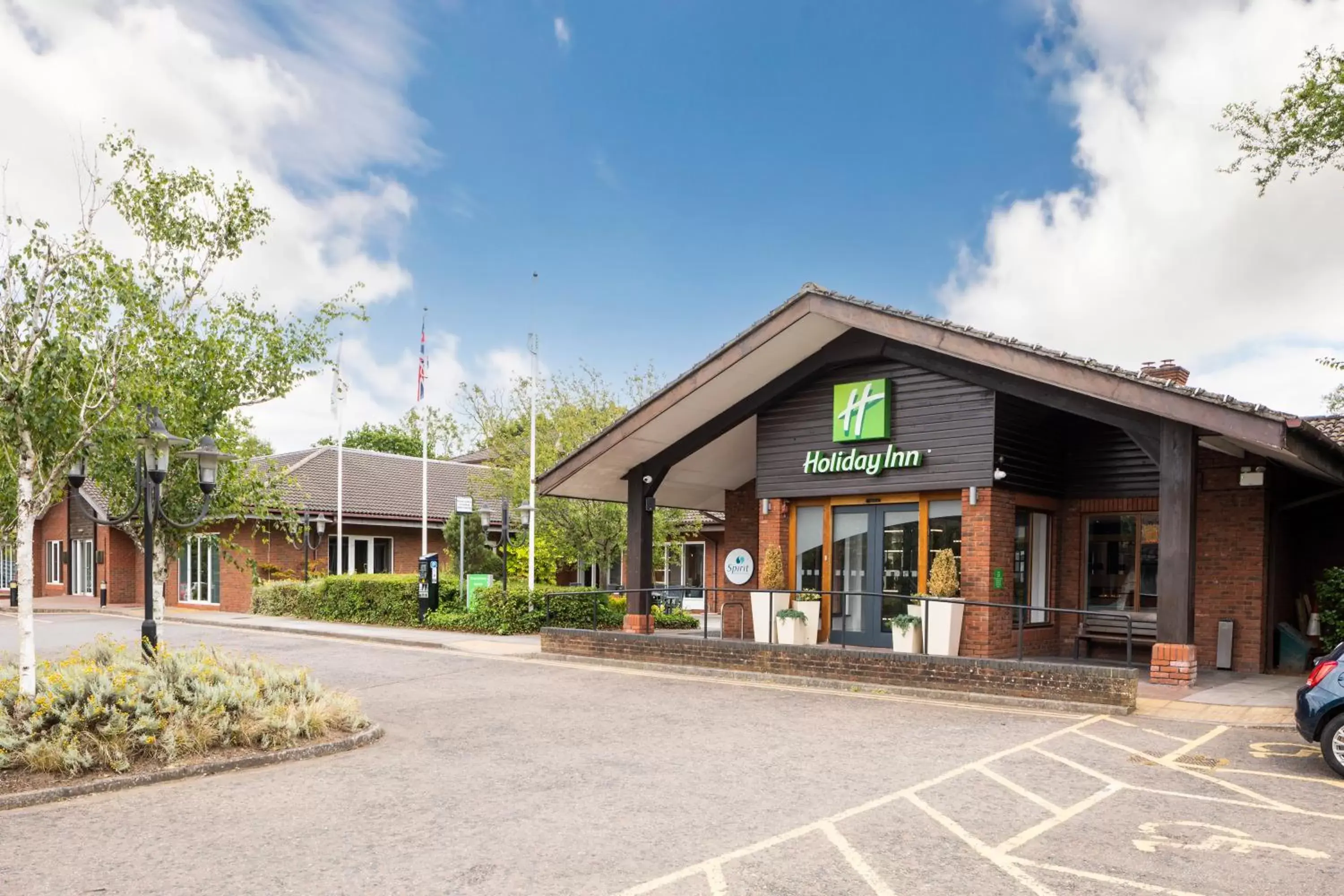 Property Building in Holiday Inn Guildford, an IHG Hotel