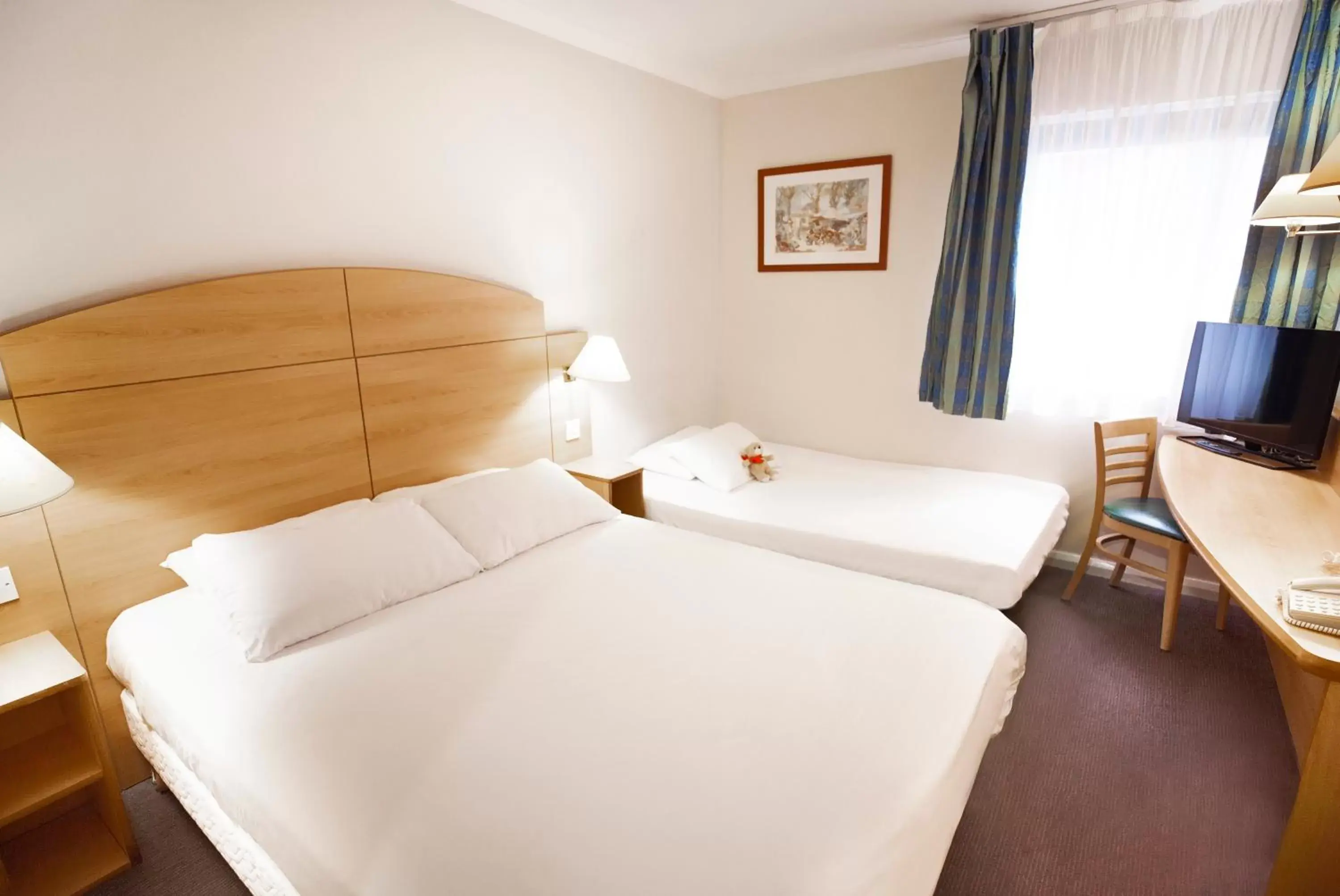 Bedroom, Bed in Campanile Hotel Glasgow SECC Hydro