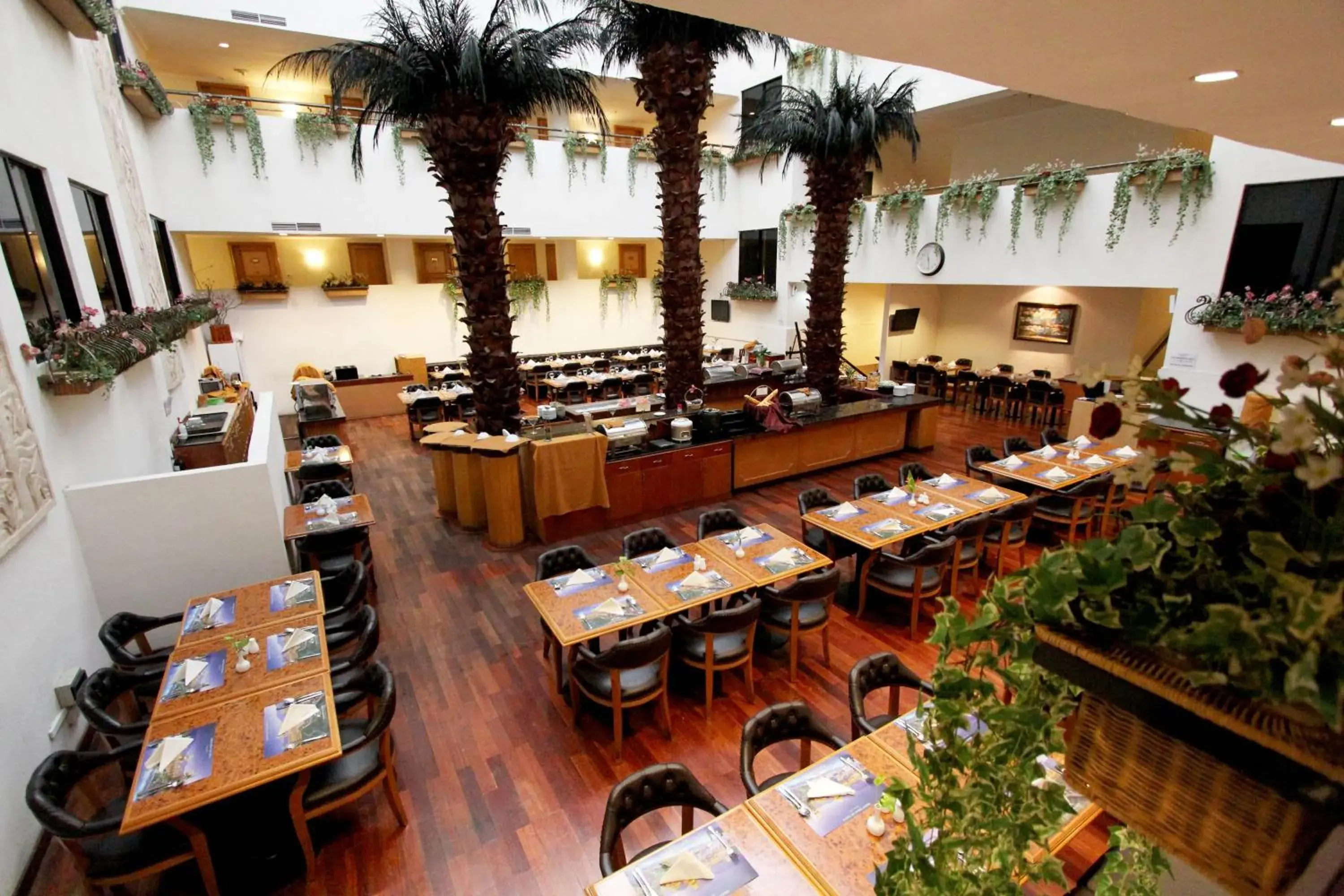 Restaurant/places to eat in Harmoni Suites Hotel Restaurant/places to eat in Harmoni Suites Hotel