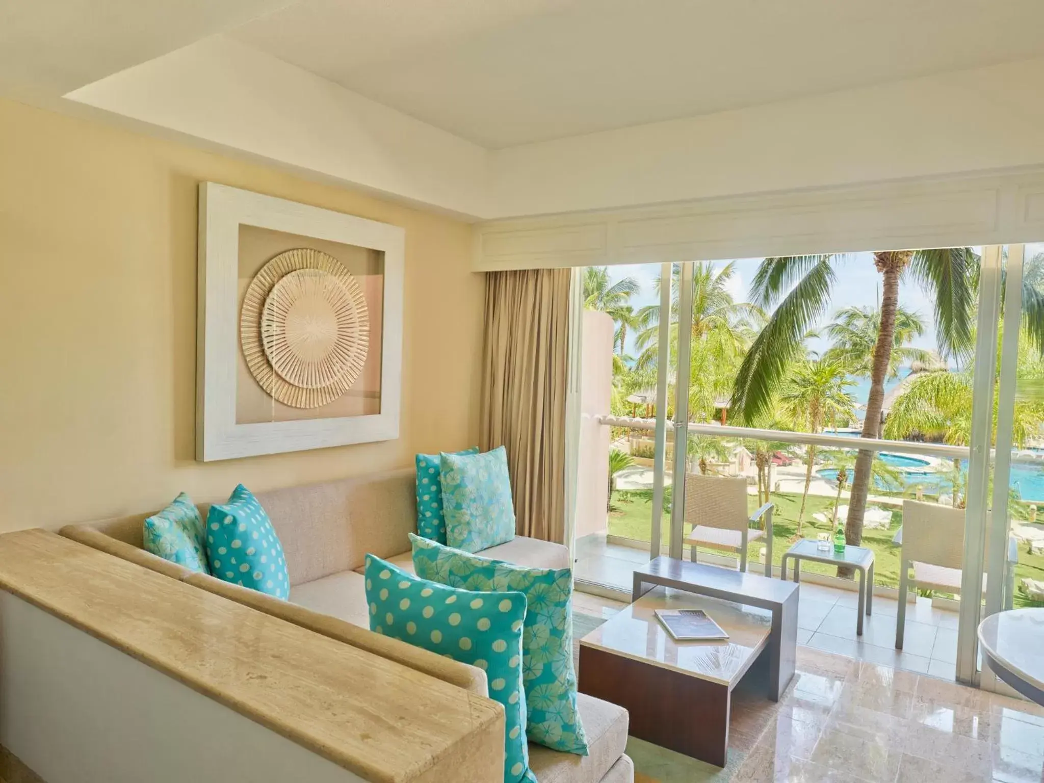 Living room in Grand Fiesta Americana Coral Beach Cancun - All Inclusive