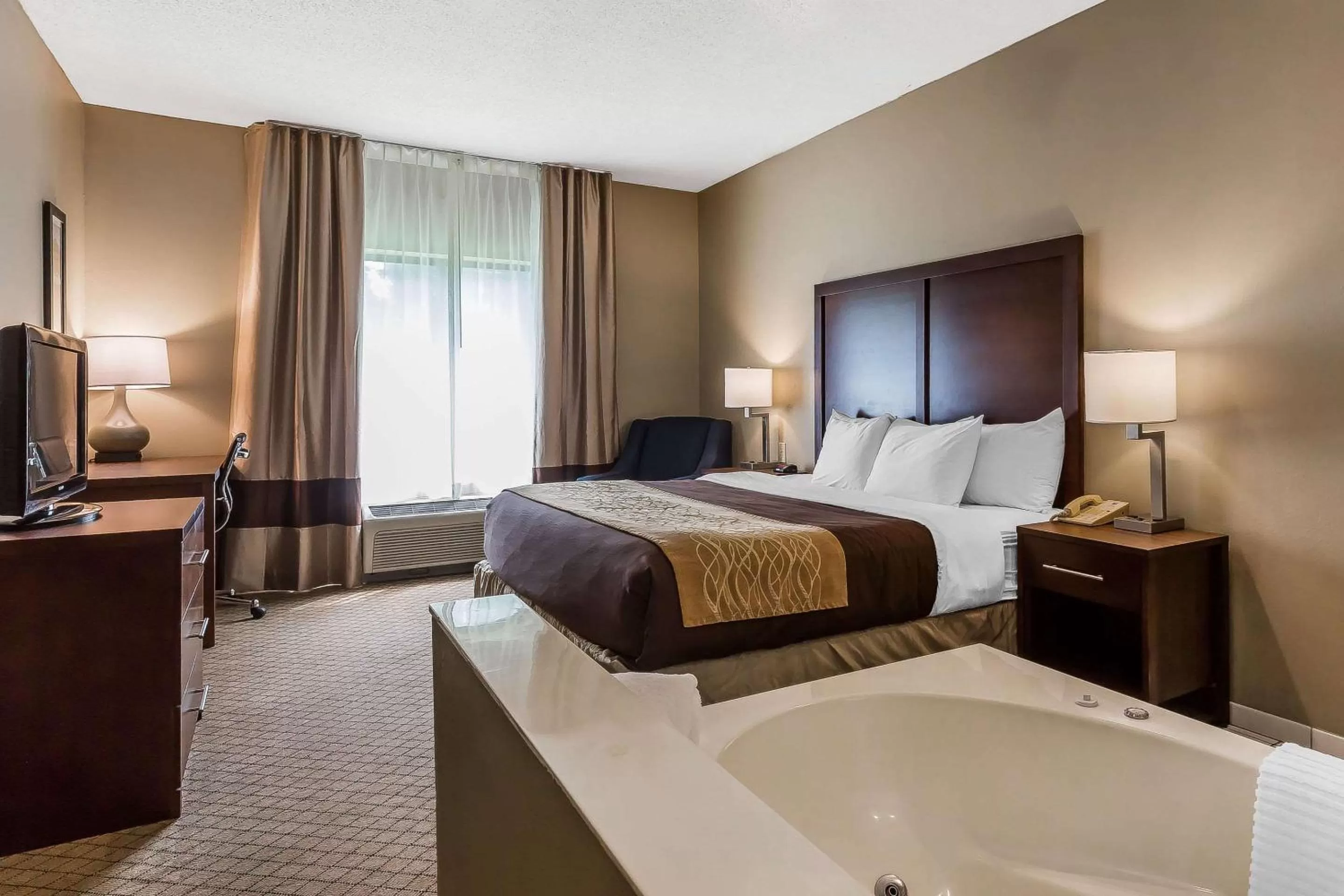 Photo of the whole room, Bed in Comfort Inn & Suites Mishawaka-South Bend