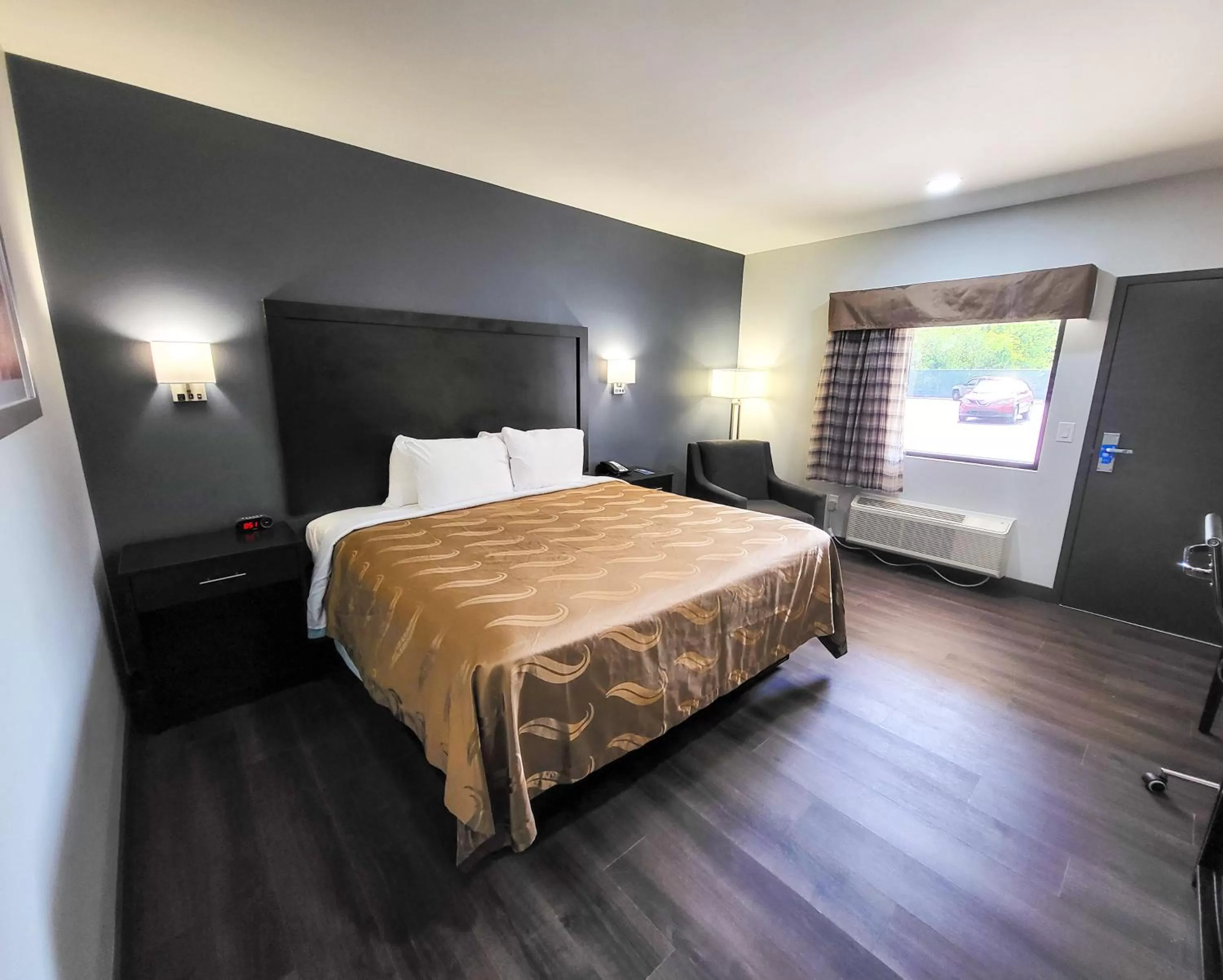 Photo of the whole room, Bed in Rodeway Inn Norfolk