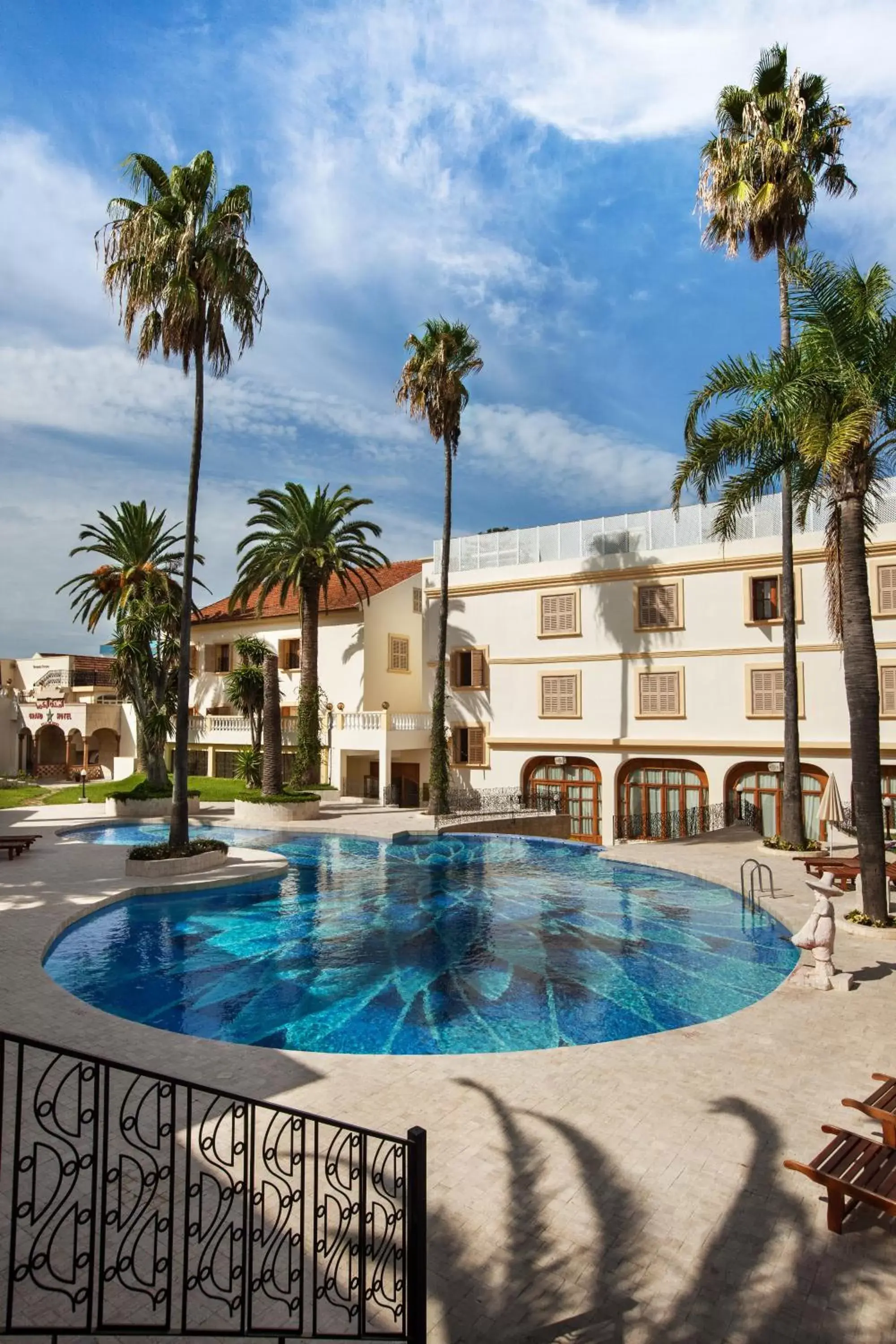 Garden, Swimming Pool in Grand Hotel Villa de France