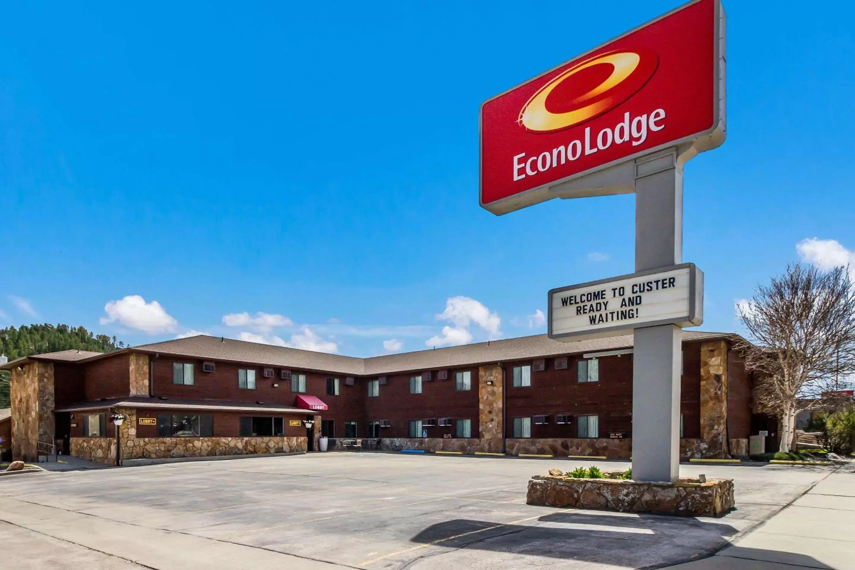 Property building in Econo Lodge, Downtown Custer Near Custer State Park and Mt Rushmore