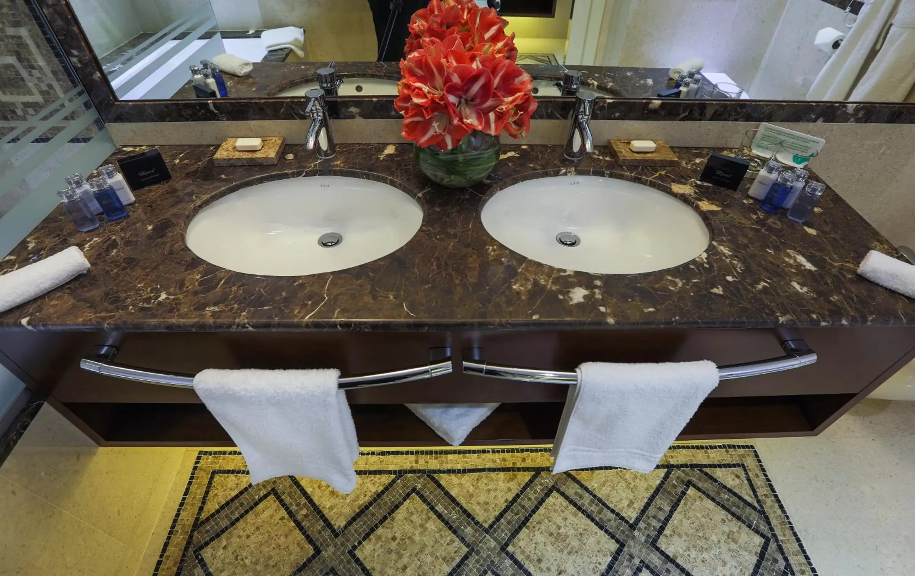 Bathroom in Hotel International Iasi Bathroom in Hotel International Iasi