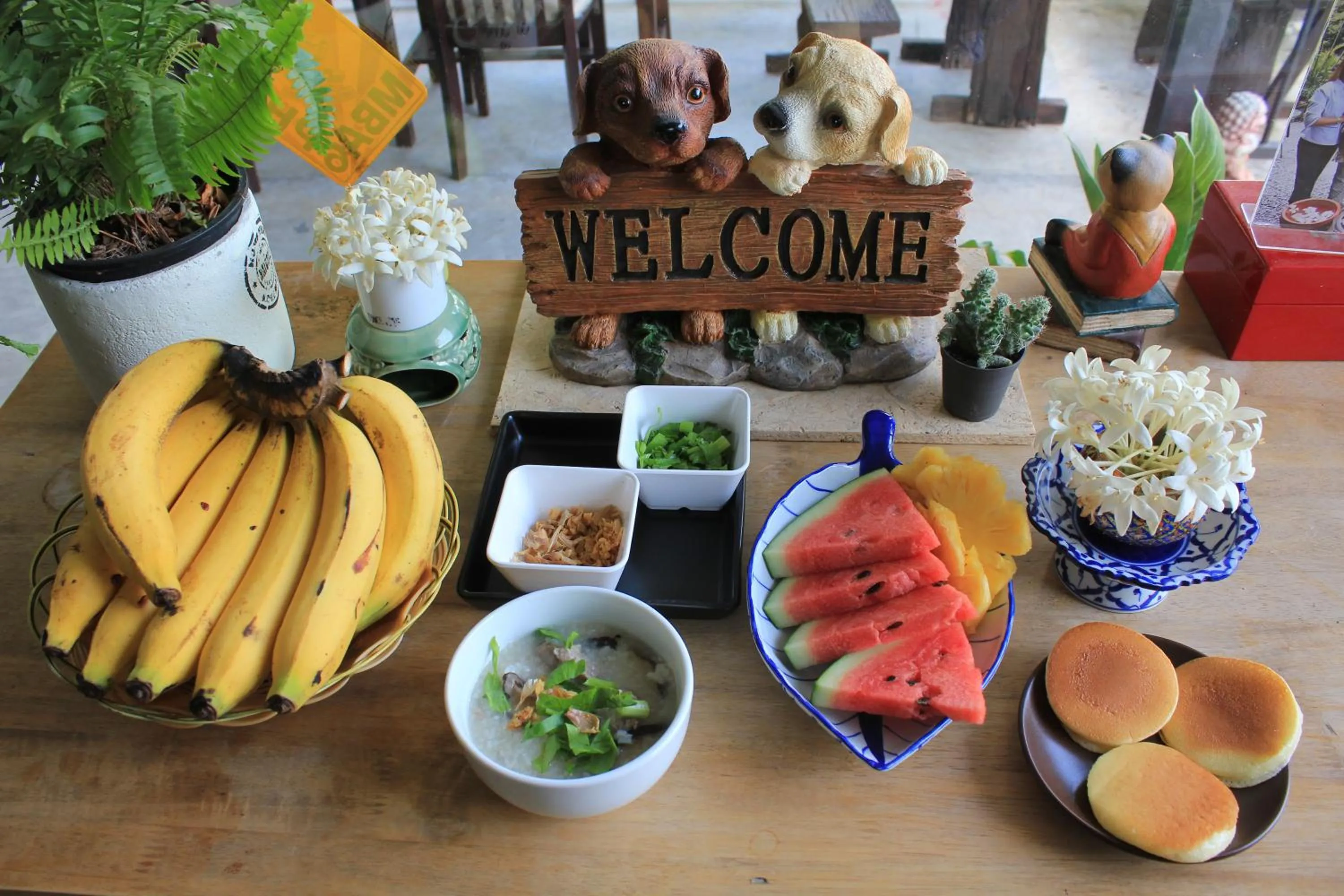 Food and drinks in Eat n Sleep