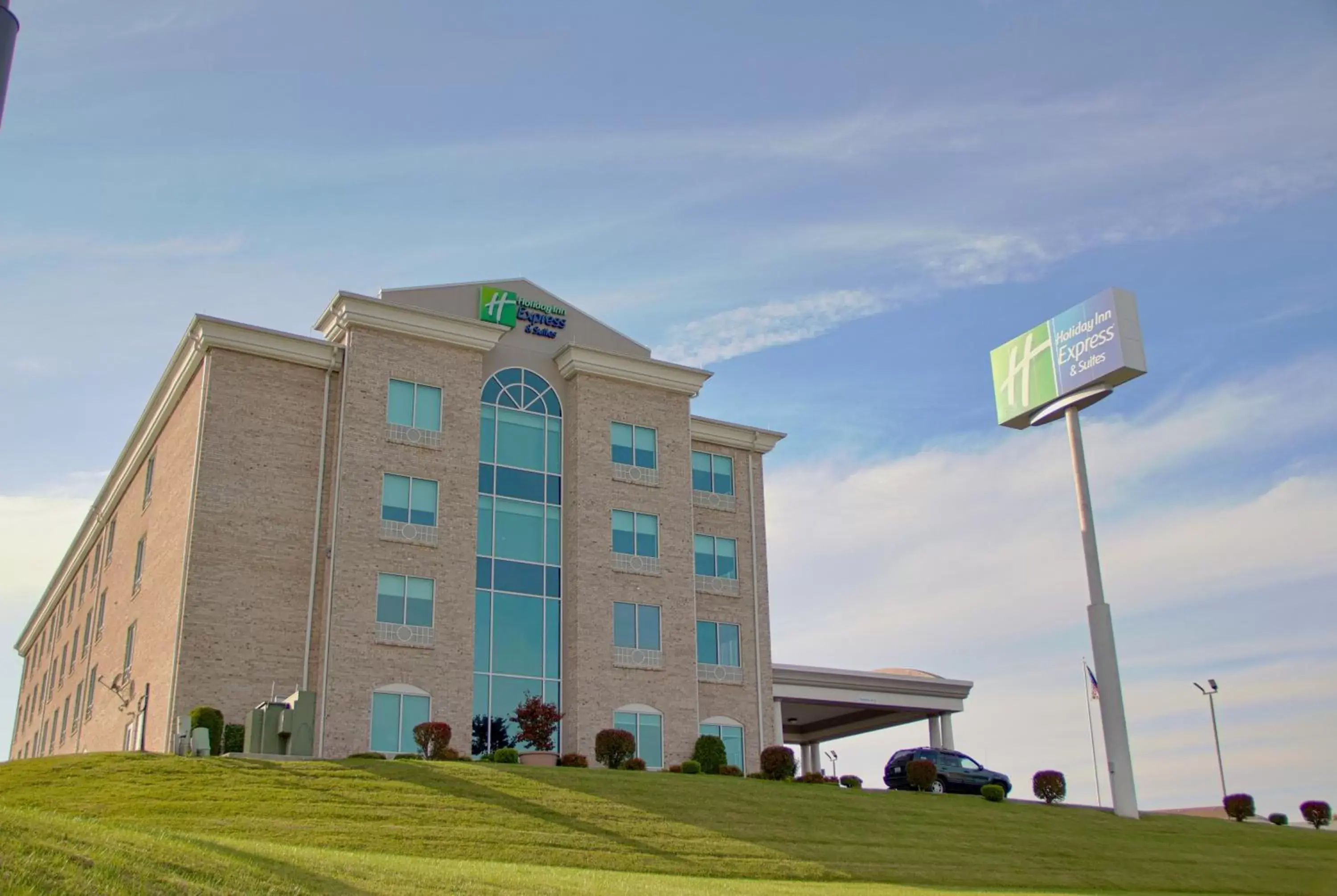 Property Building in Holiday Inn Express Hotel & Suites Somerset Central, an IHG Hotel