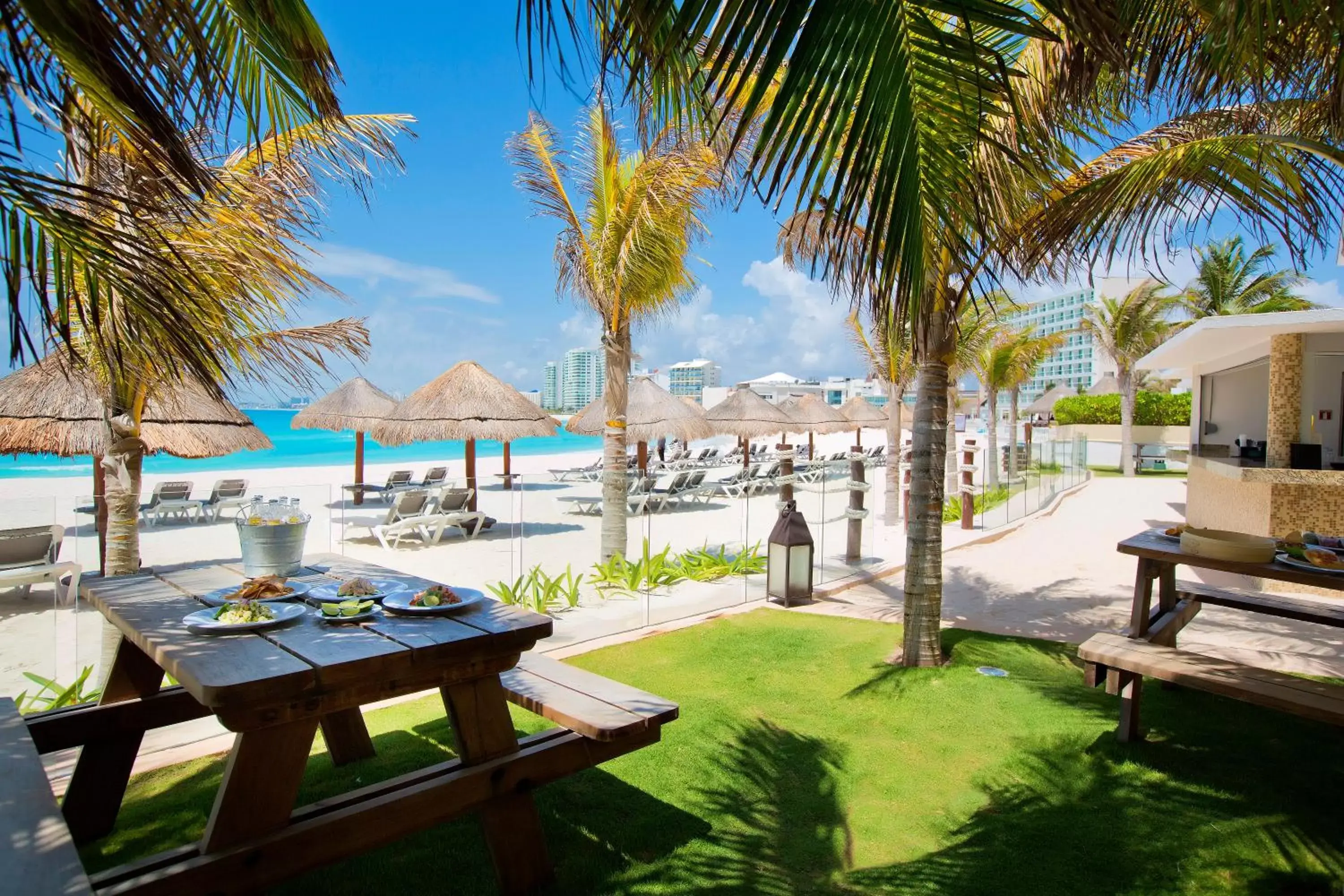 Lounge or bar, Swimming Pool in Krystal Grand Cancun