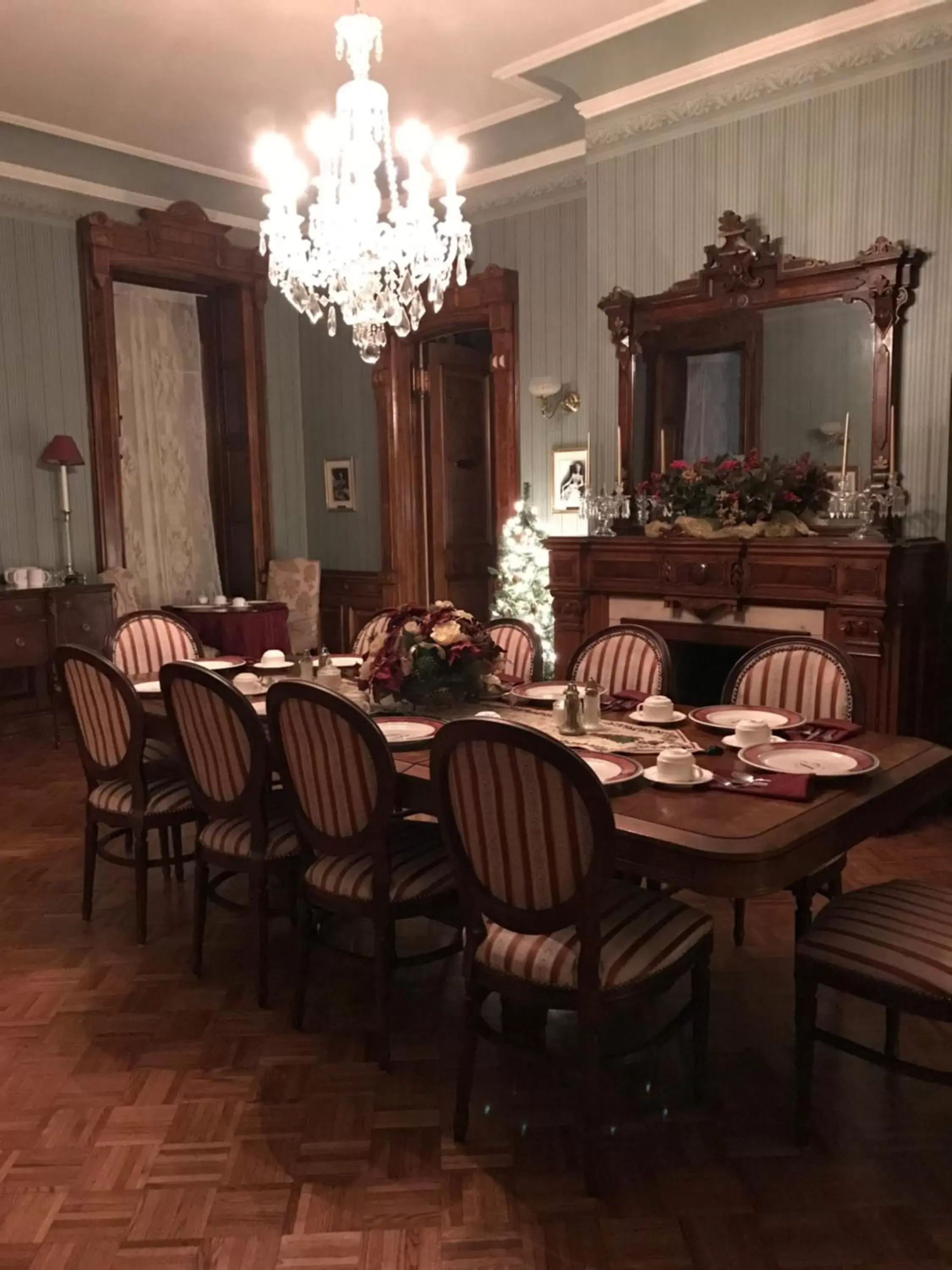 Restaurant/Places to Eat in Batcheller Mansion Inn