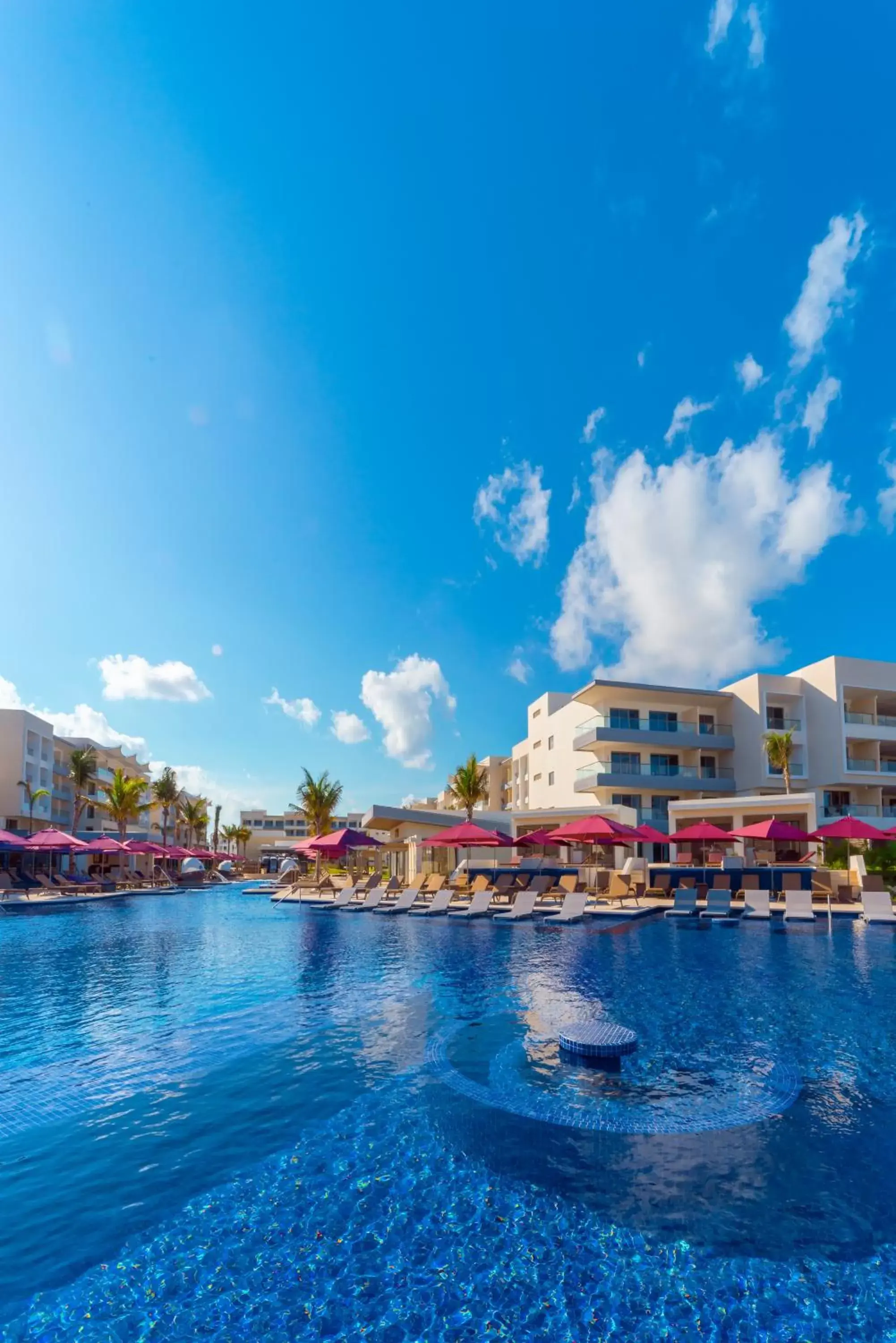 Swimming pool, Property Building in Planet Hollywood Cancun, An Autograph Collection All-Inclusive Resort