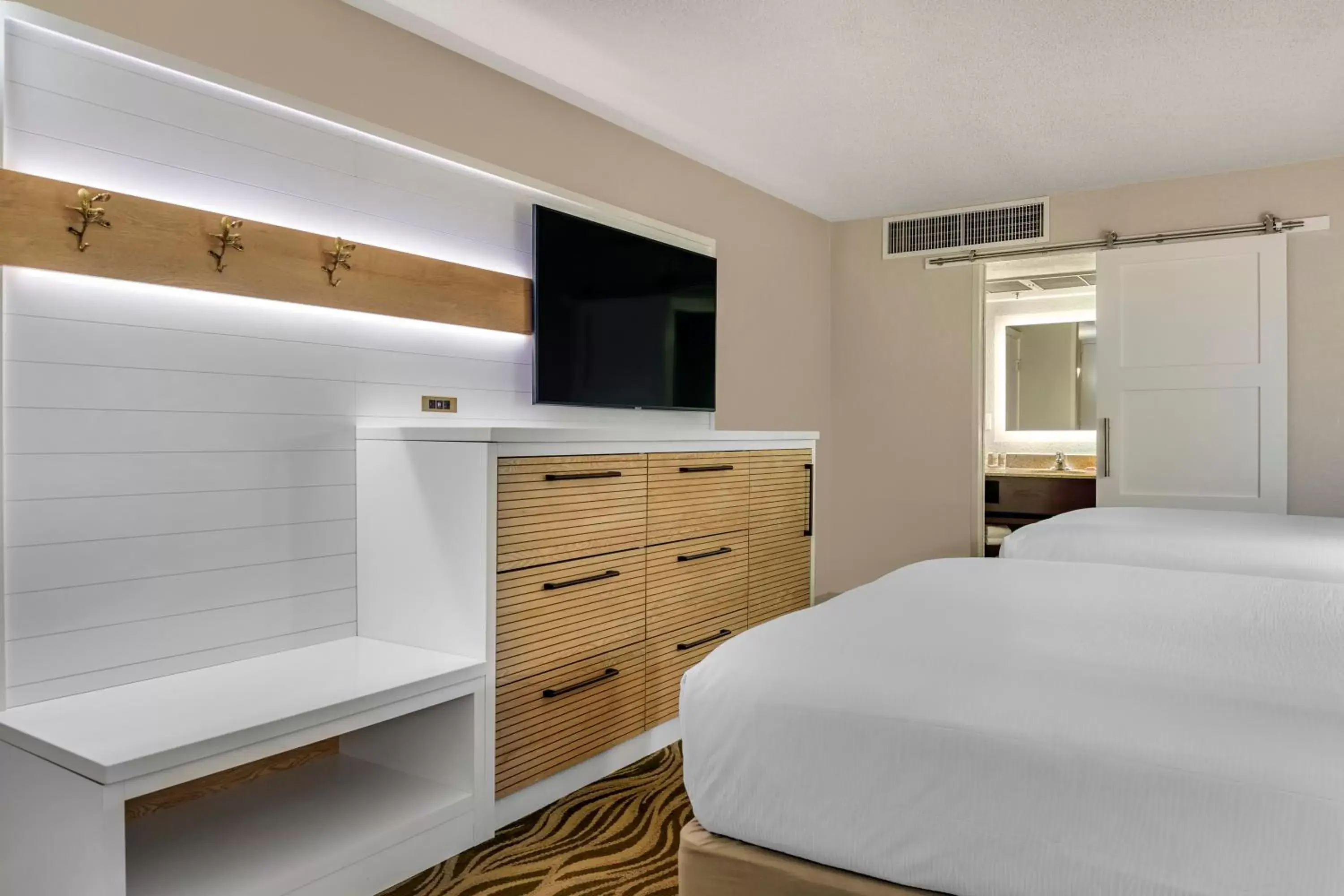 TV and multimedia, Bed in Wyndham Garden Lake Buena Vista Disney Springs® Resort Area