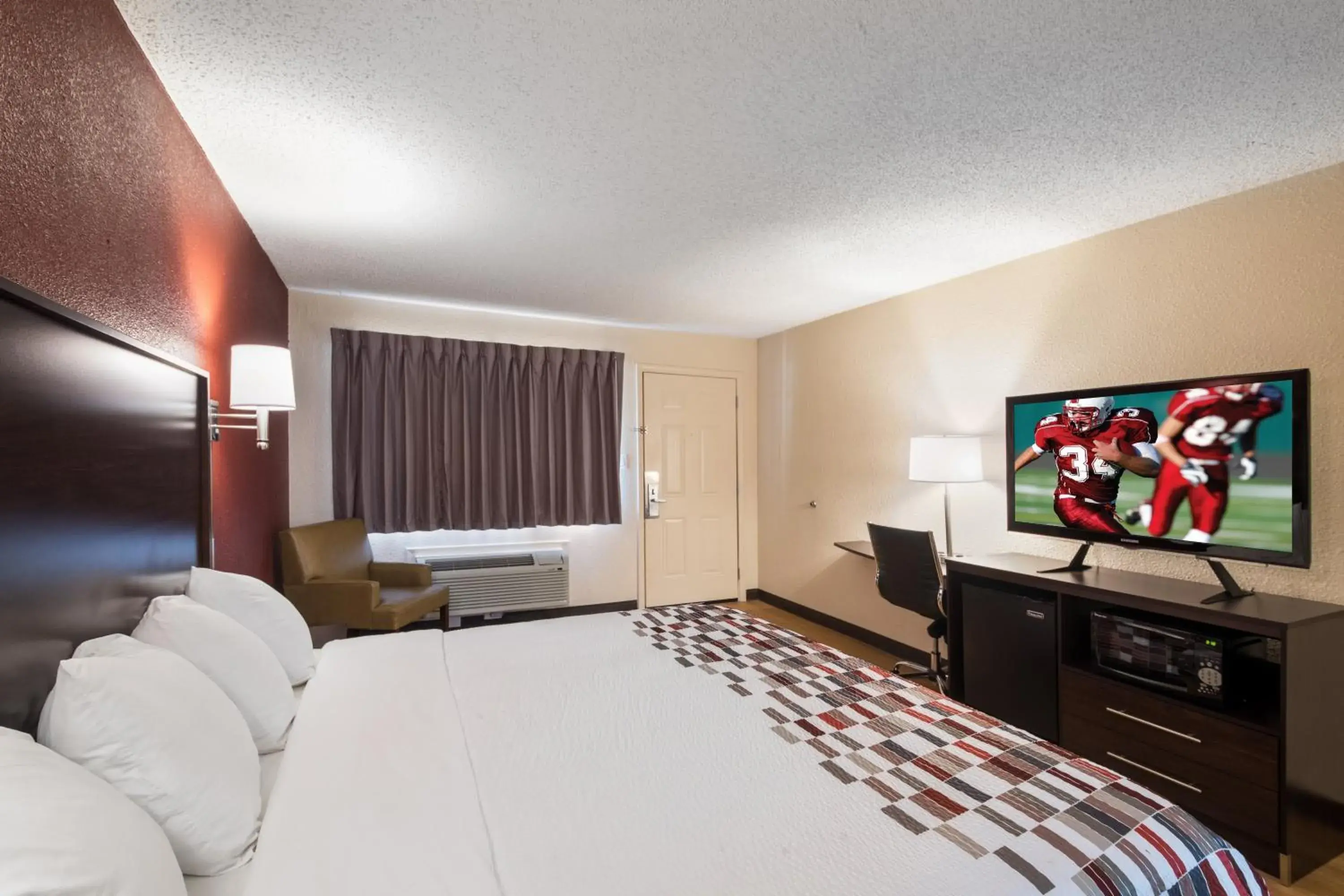 Deluxe King Room - Disability Access / Non-Smoking in Red Roof Inn Temple Deluxe King Room - Disability Access / Non-Smoking in Red Roof Inn Temple