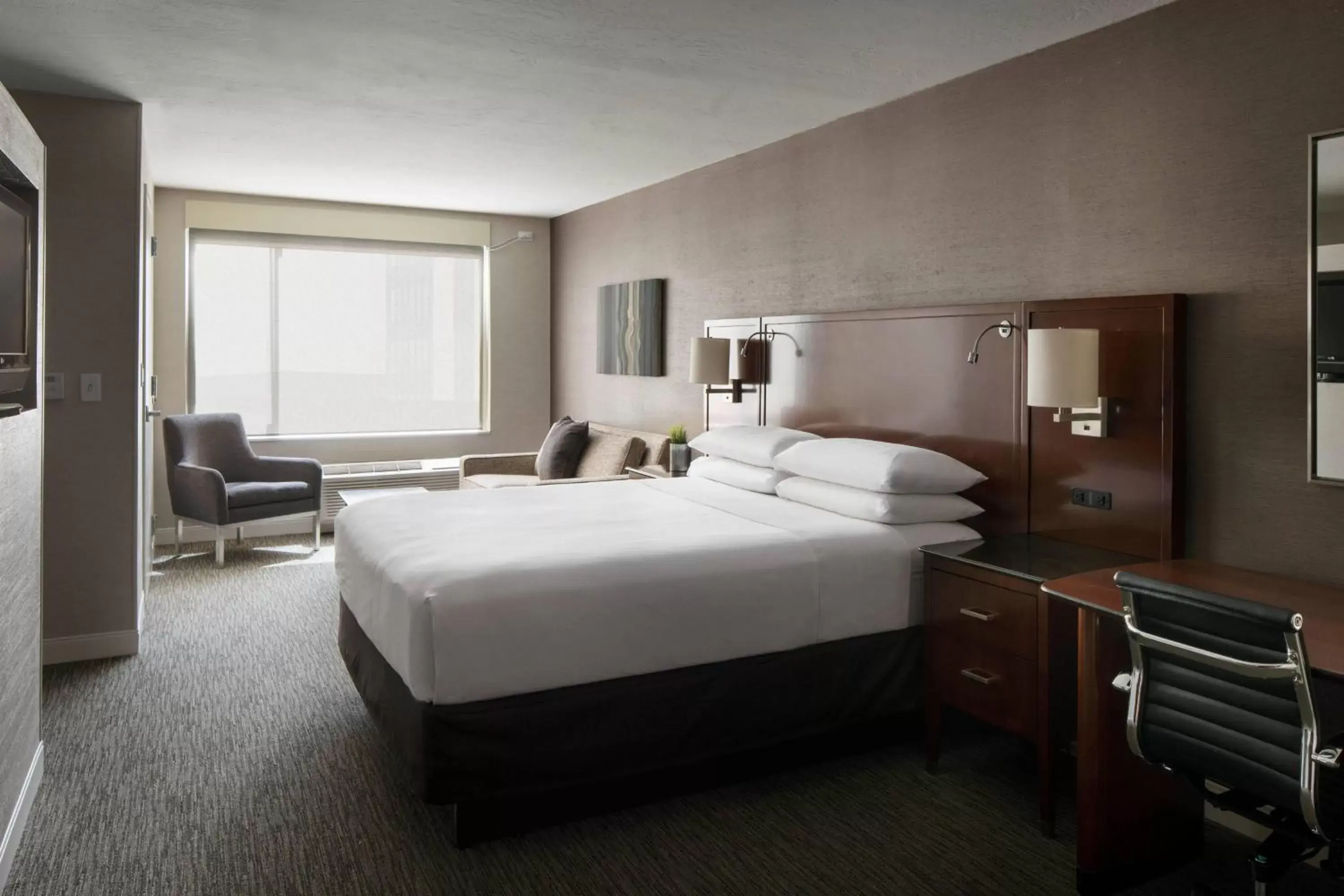 Photo of the whole room, Bed in Provo Marriott Hotel & Conference Center