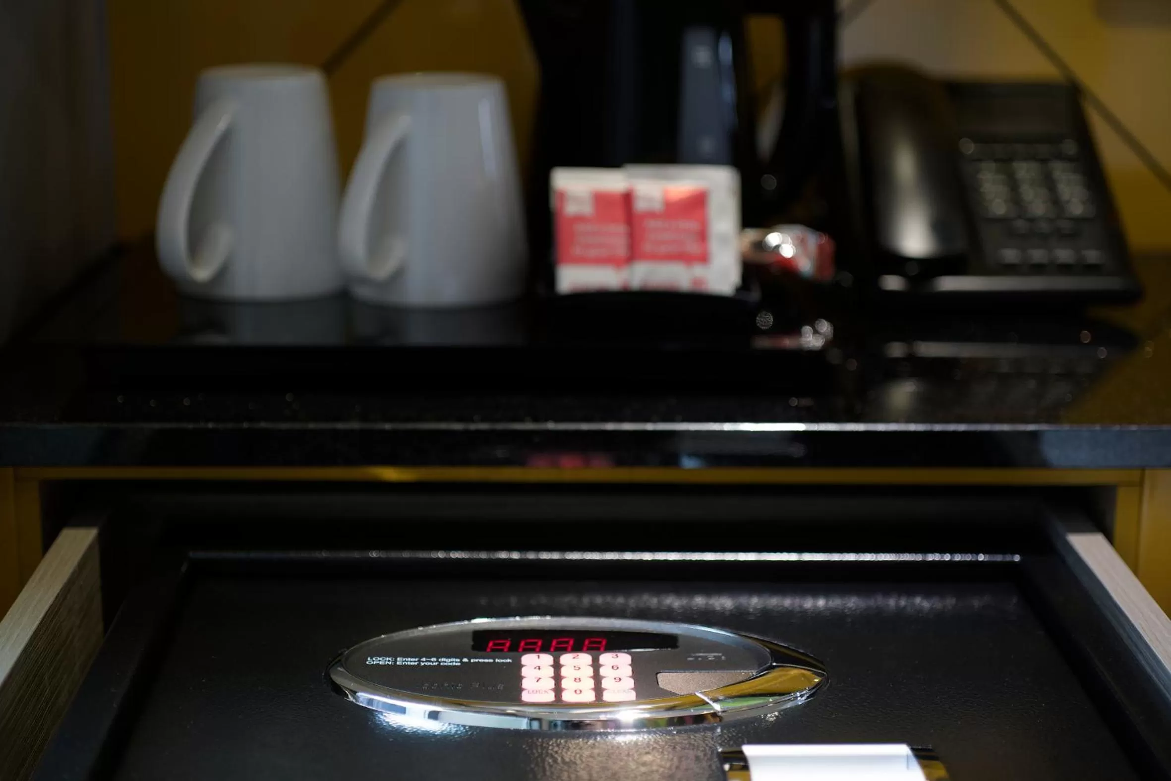 Coffee/tea facilities in Hotel Mi Bencoolen