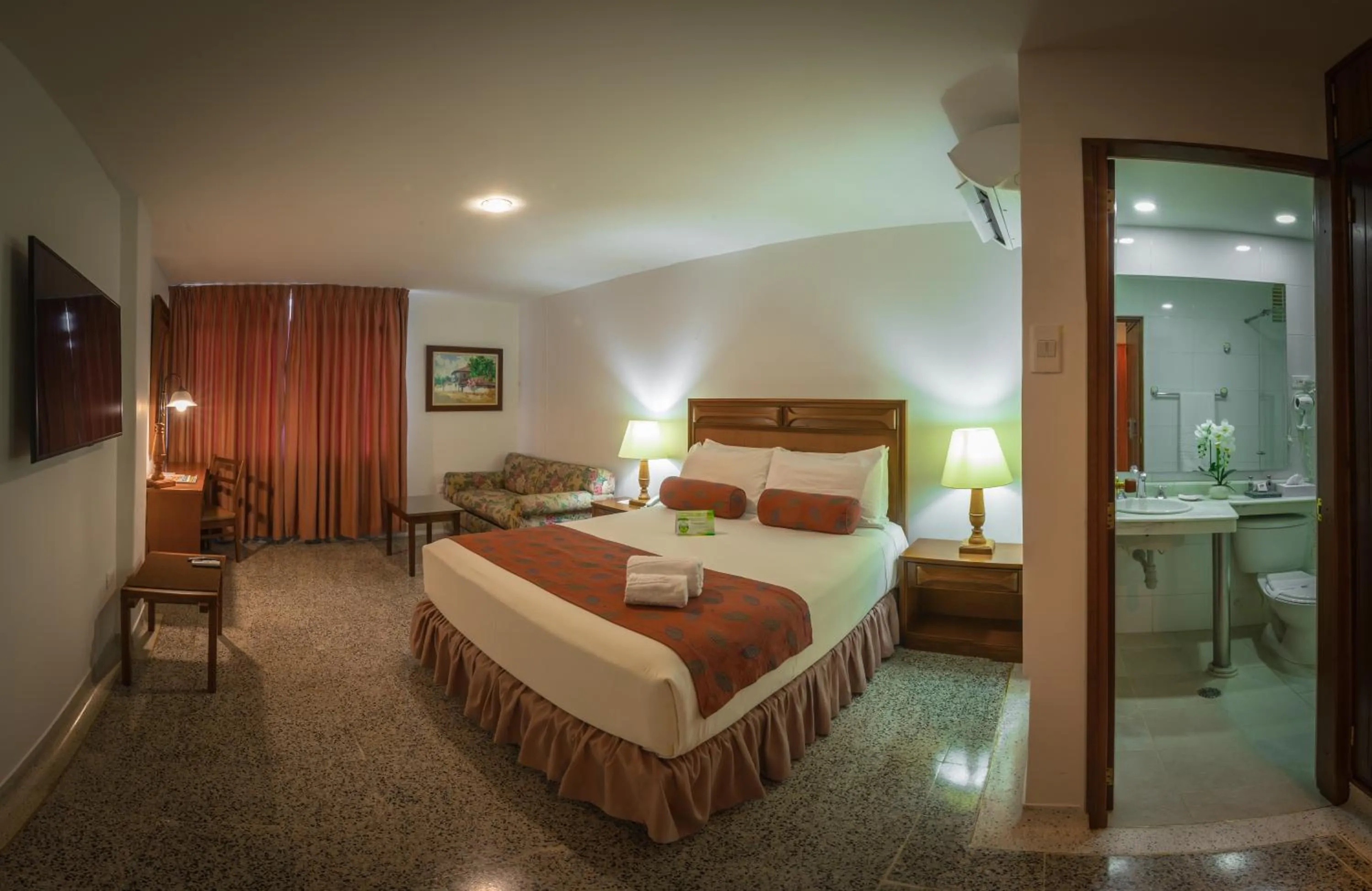 Shower, Bed in Hotel Chicala