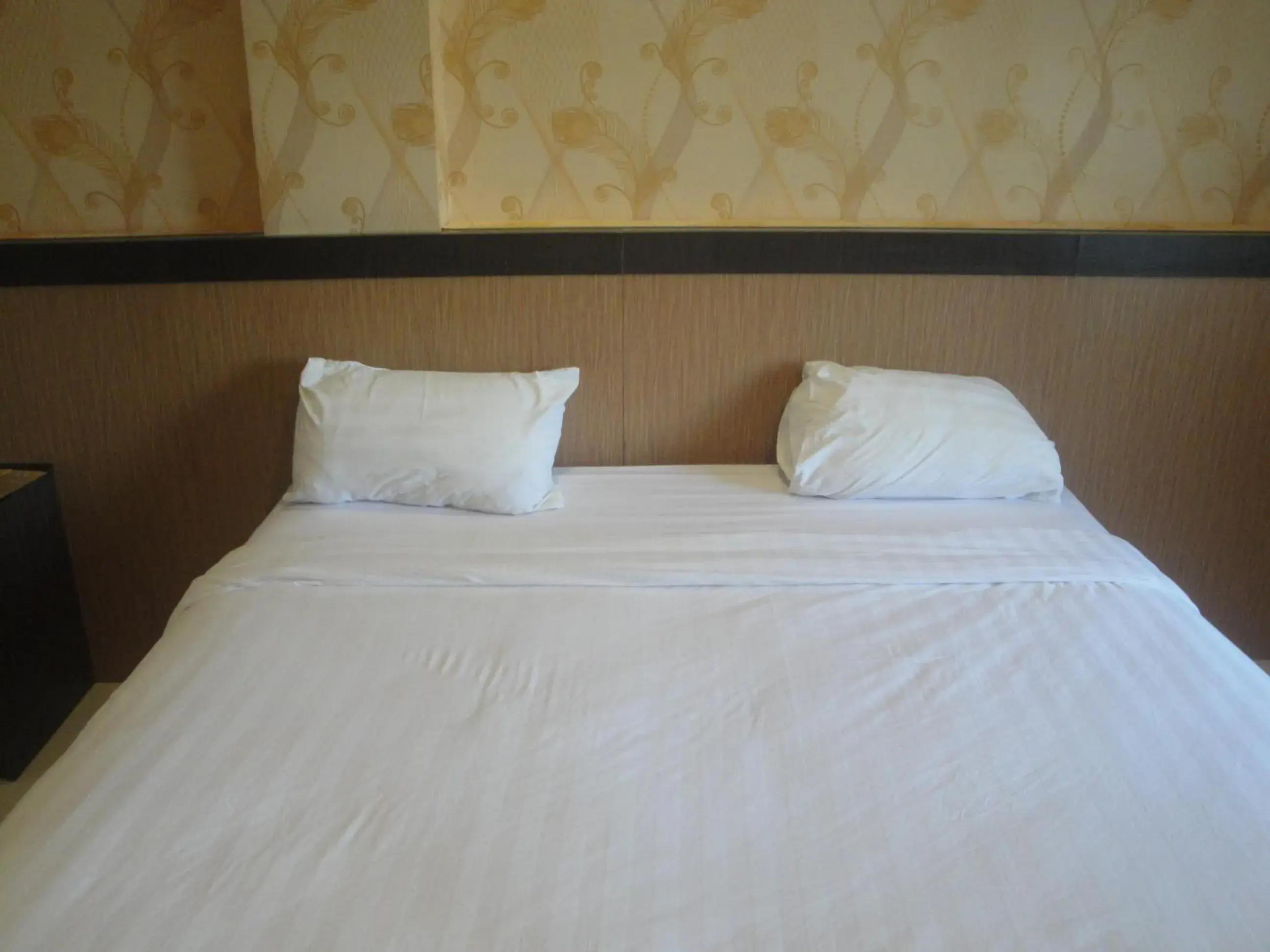 Bedroom, Bed in Sylvia Hotel Maumere Bedroom, Bed in Sylvia Hotel Maumere