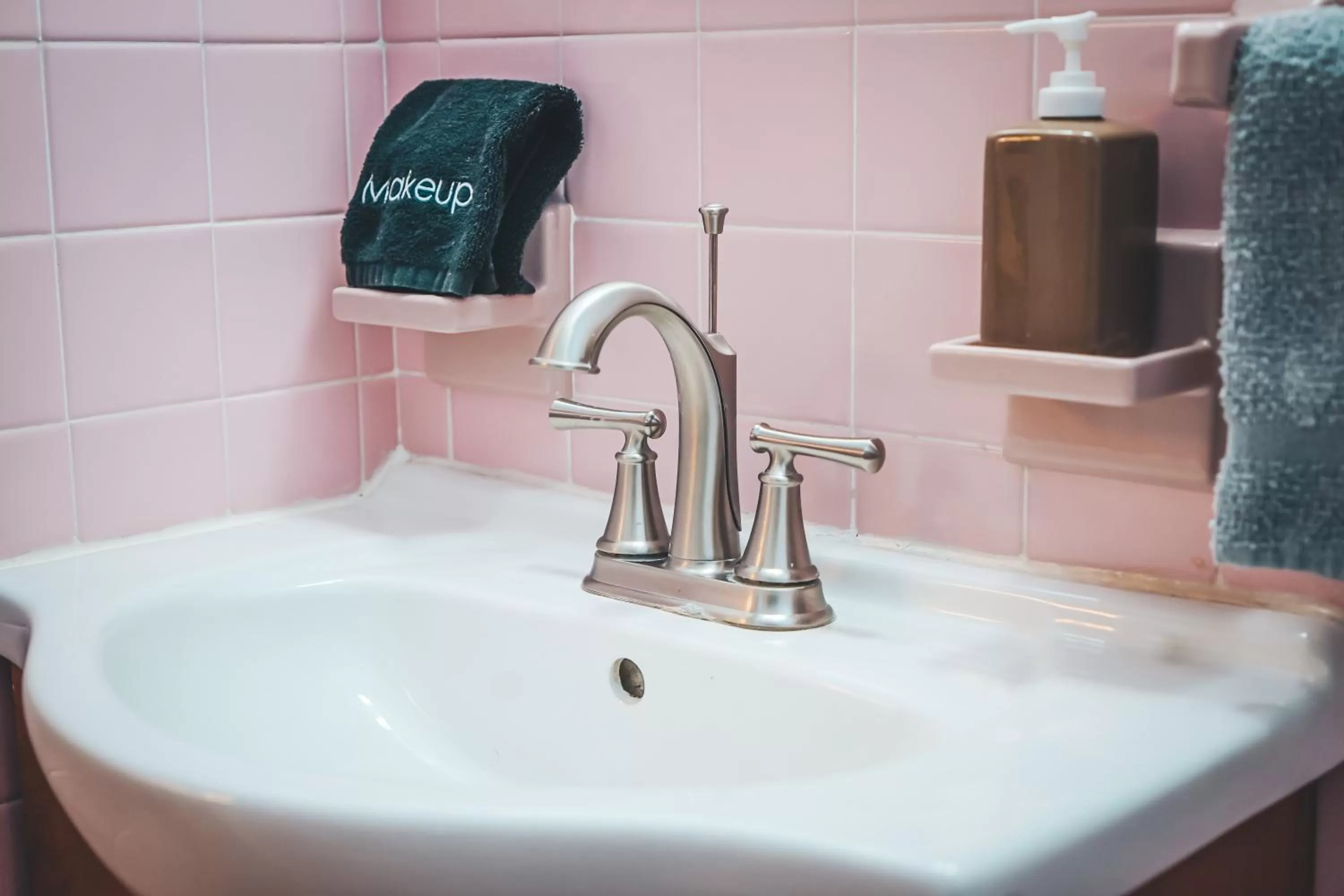 Bathroom in Hollywood Light Haven Lodge