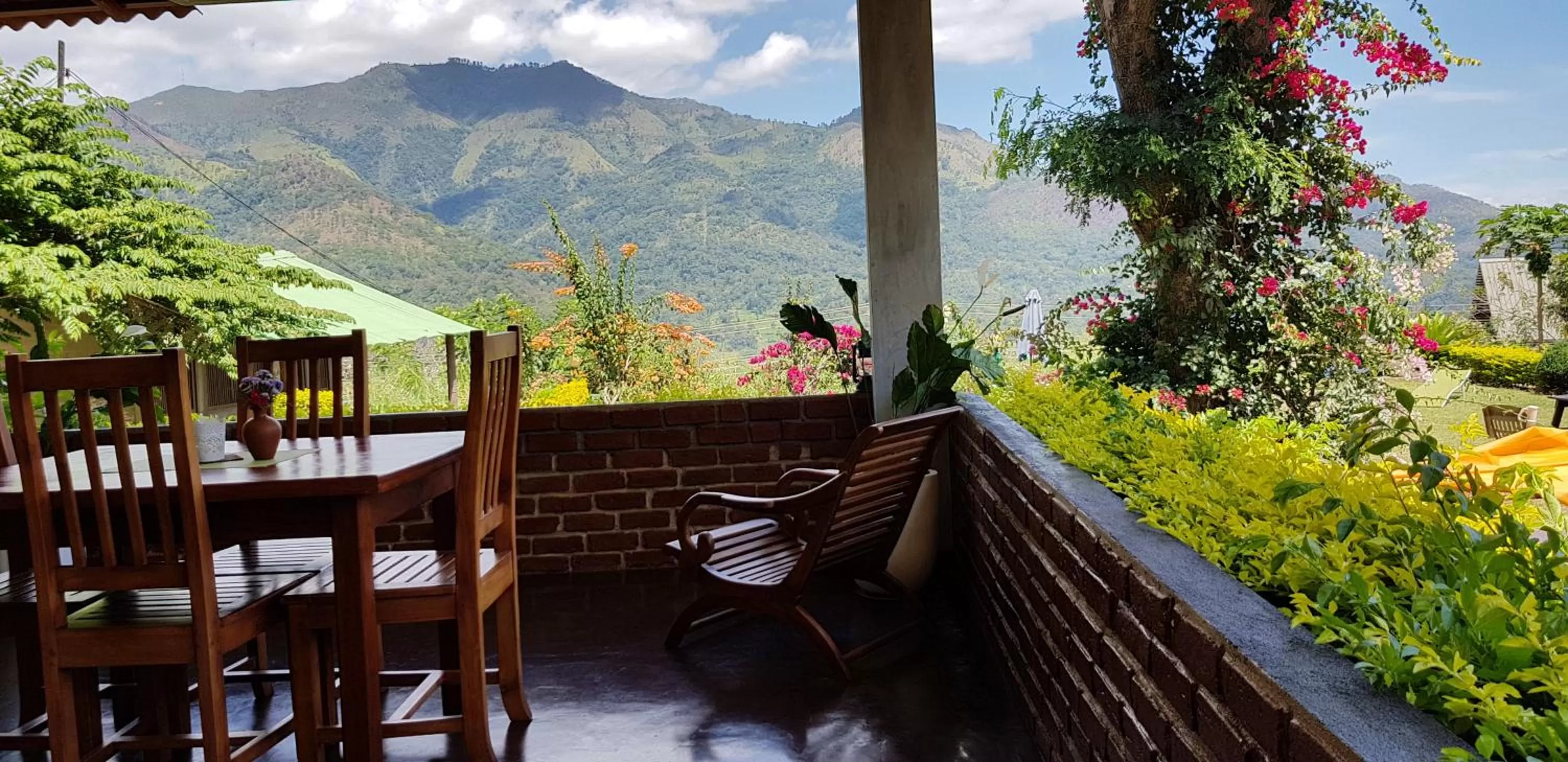 Dining area, Balcony/Terrace in Feelin' good Resort
