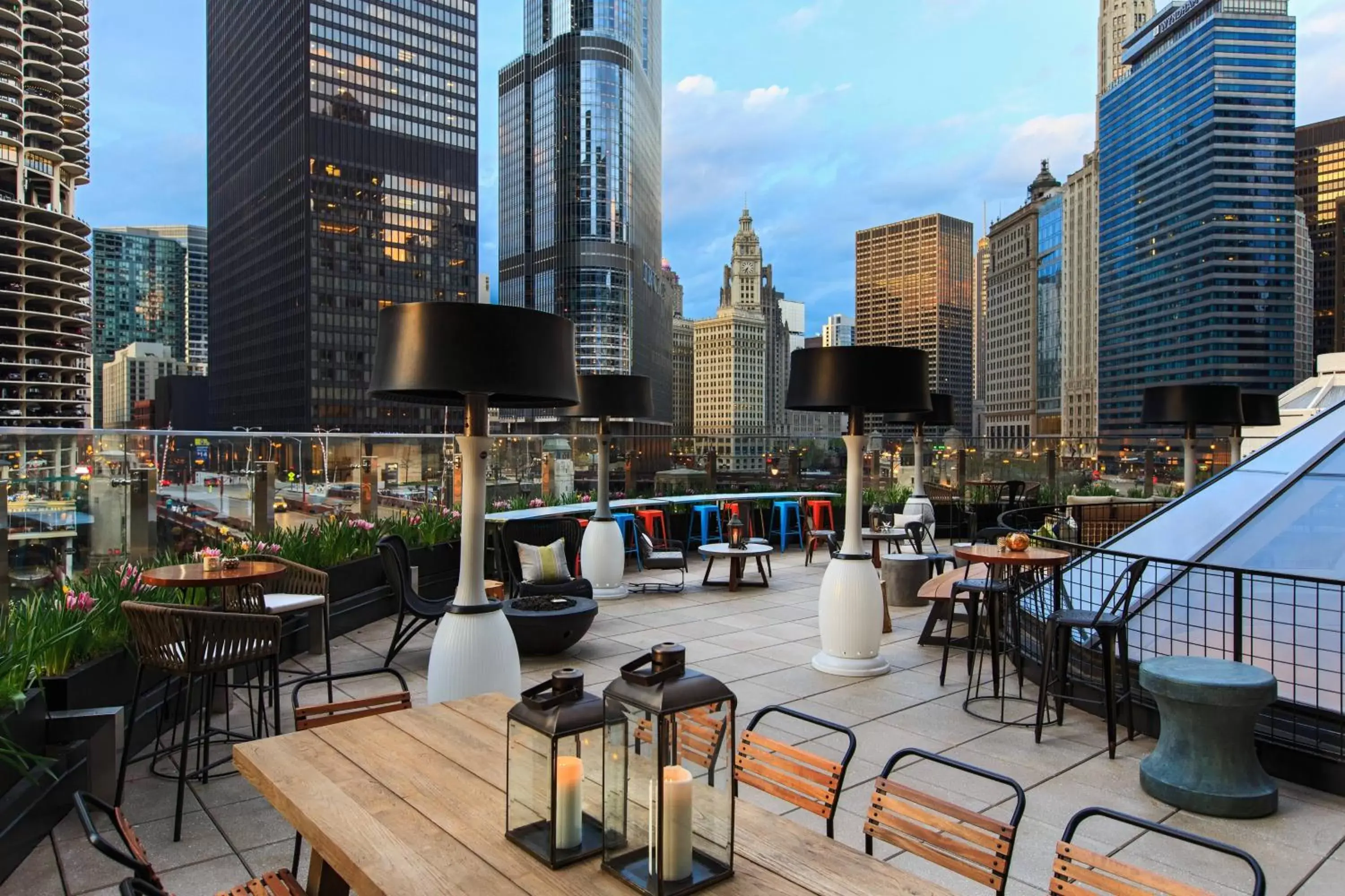 Restaurant/places to eat in Renaissance Chicago Downtown Hotel